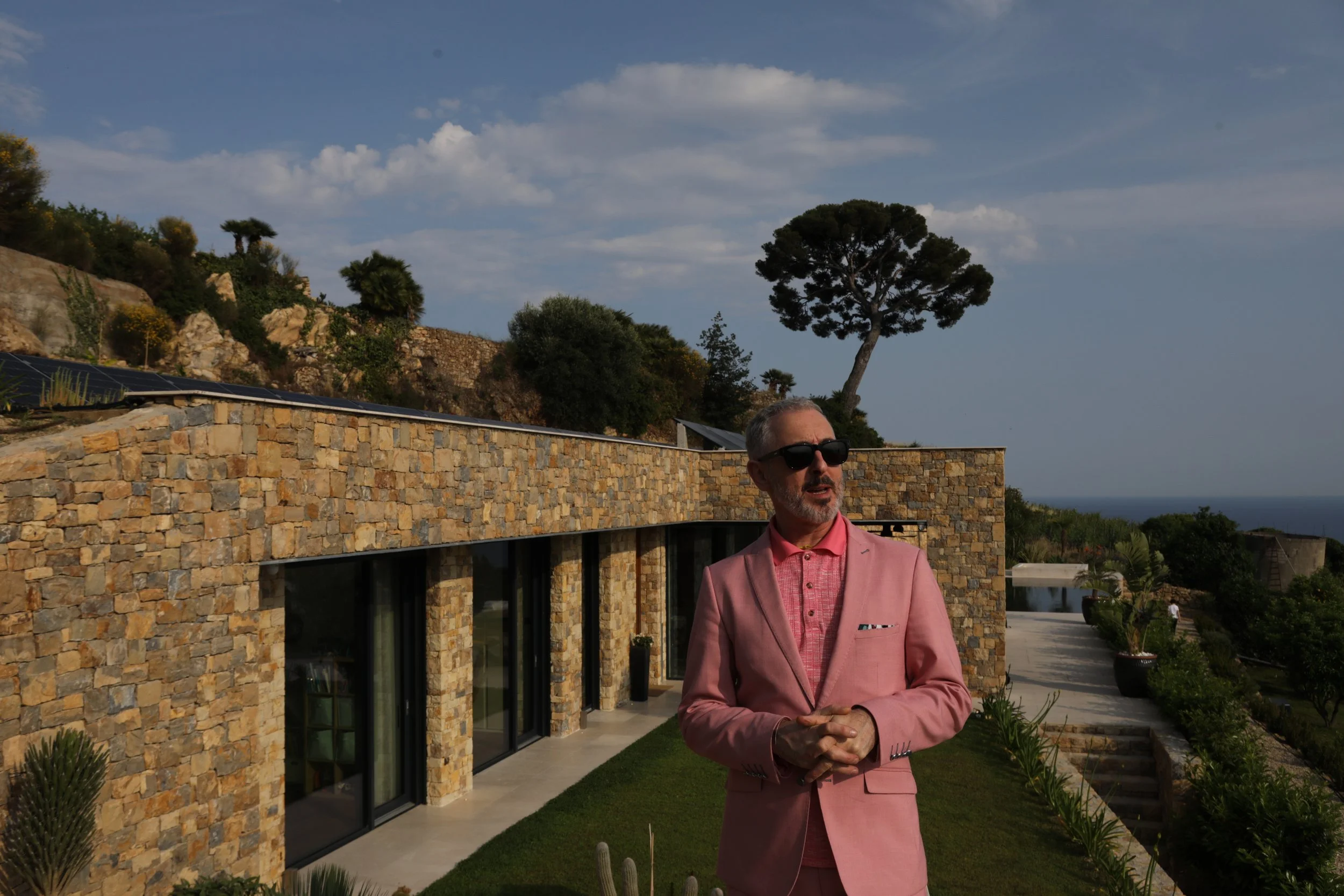 Alan outside Li Guria 2.JPG