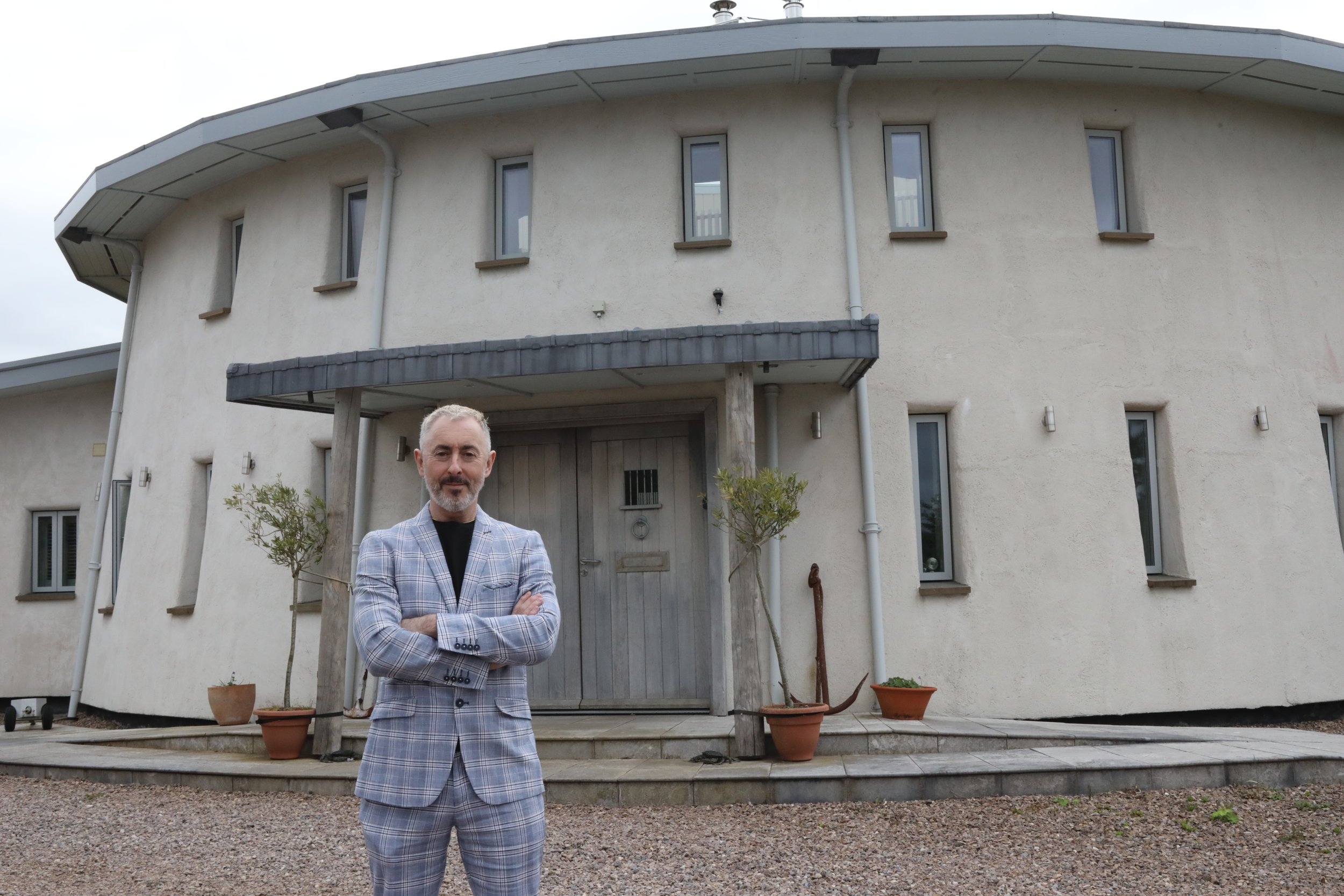 Alan outside Mull house.JPG