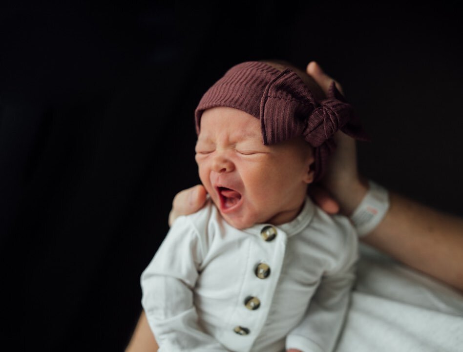 Those one-window &ldquo;dark rooms&rdquo;  are my favorite.

#fresh48 #bellinghambaby #bellinghamwashington #bellinghamwa #pnwbaby #whatcomcountyphotographer #bellinghamfamilyphotographer #bellinghambabyphotographer #hospitalphotos