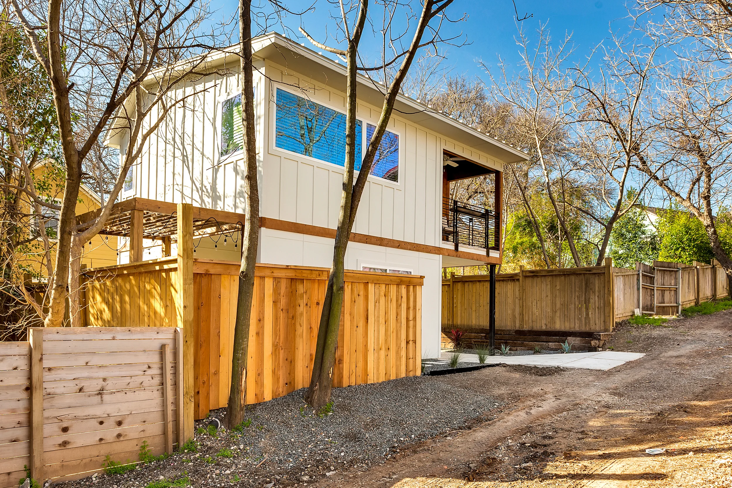 02_2206 East 9th Unit B.jpg