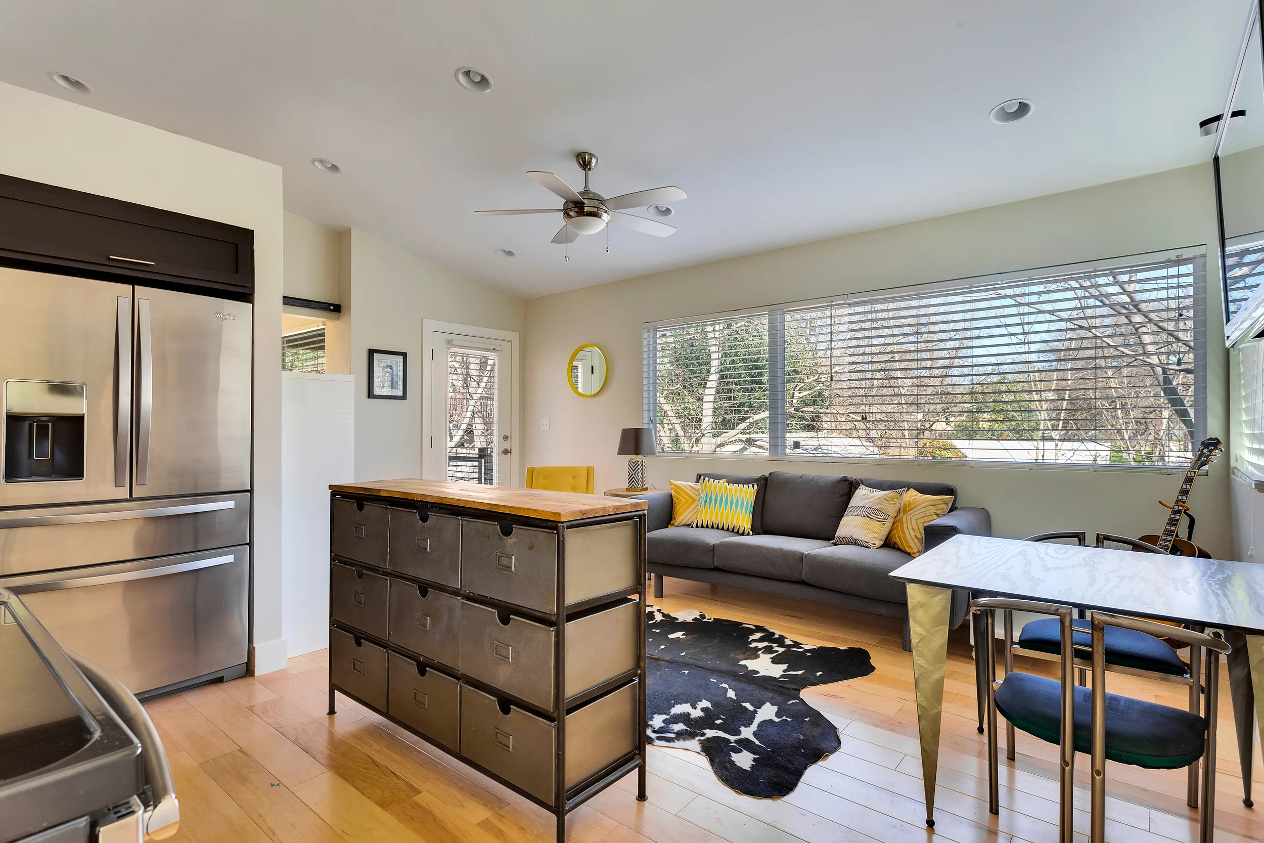 04_2206 East 9th Unit B.jpg