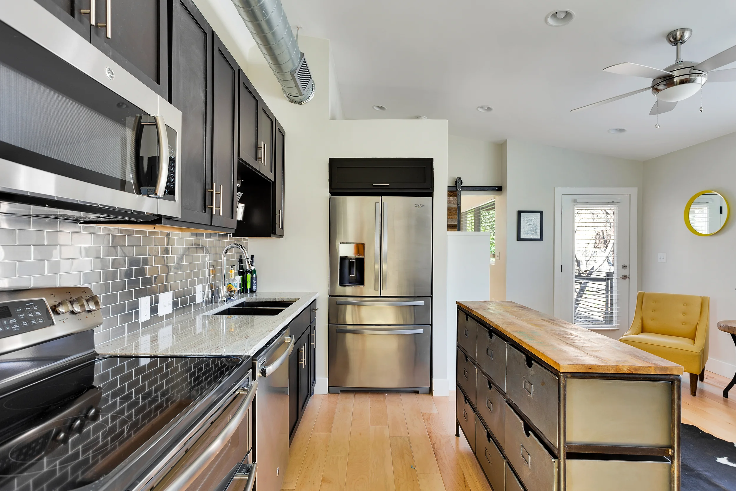 05_2206 East 9th Unit B.jpg