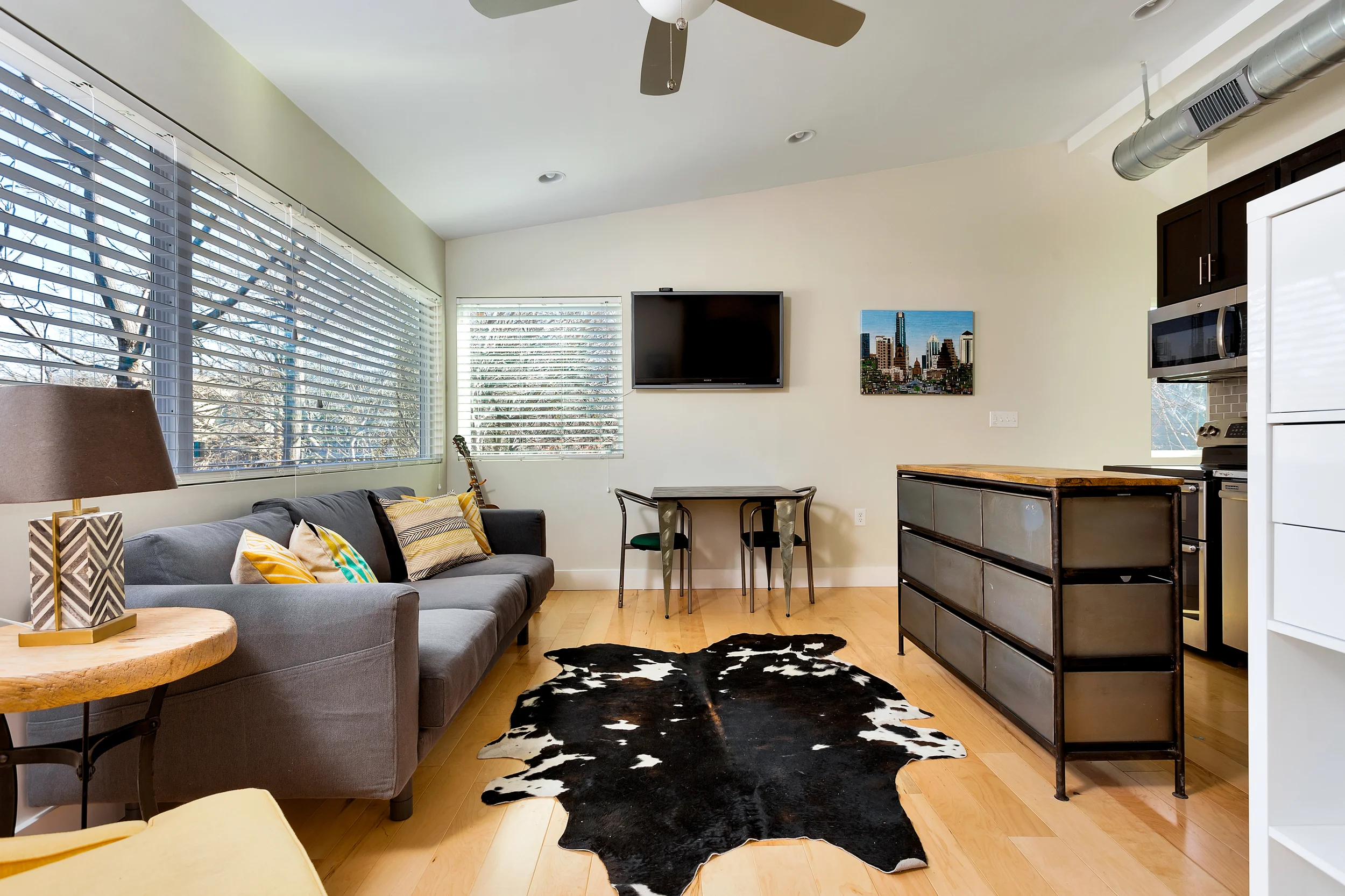 06_2206 East 9th Unit B.jpg