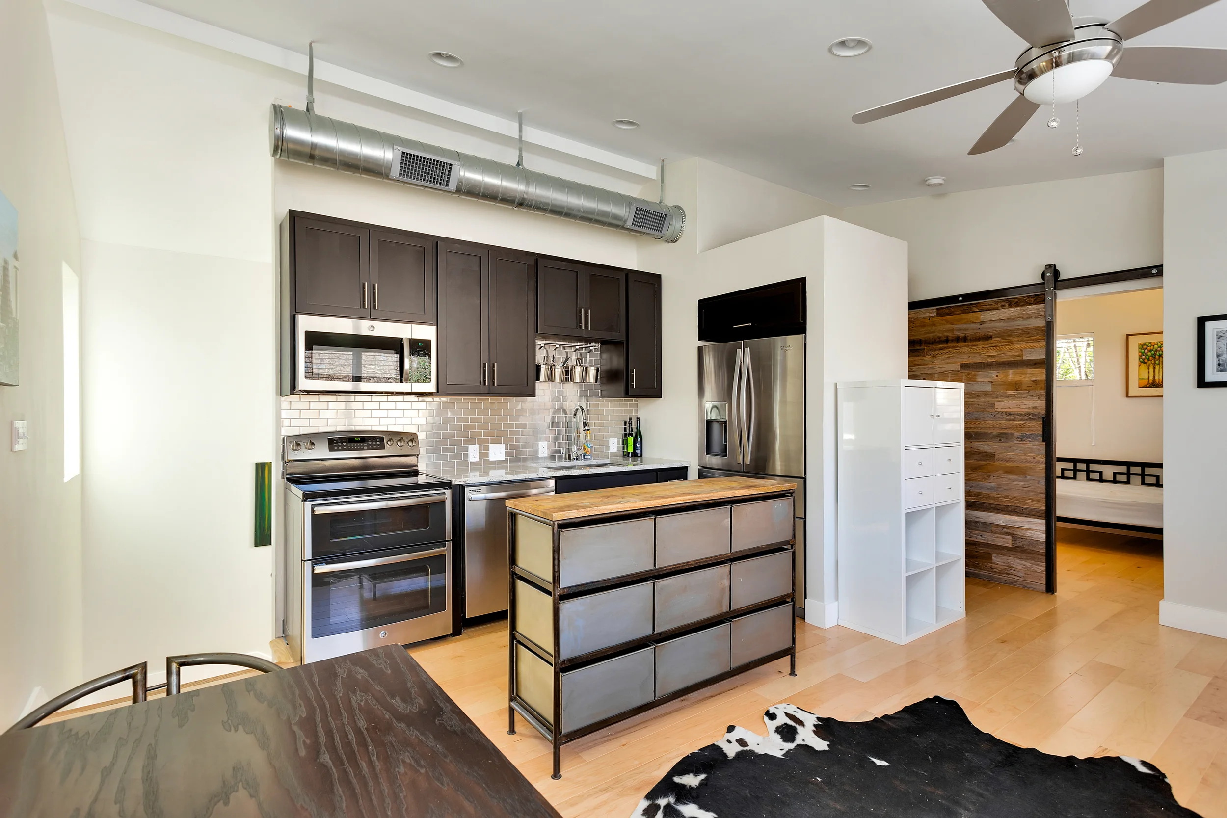 09_2206 East 9th Unit B.jpg