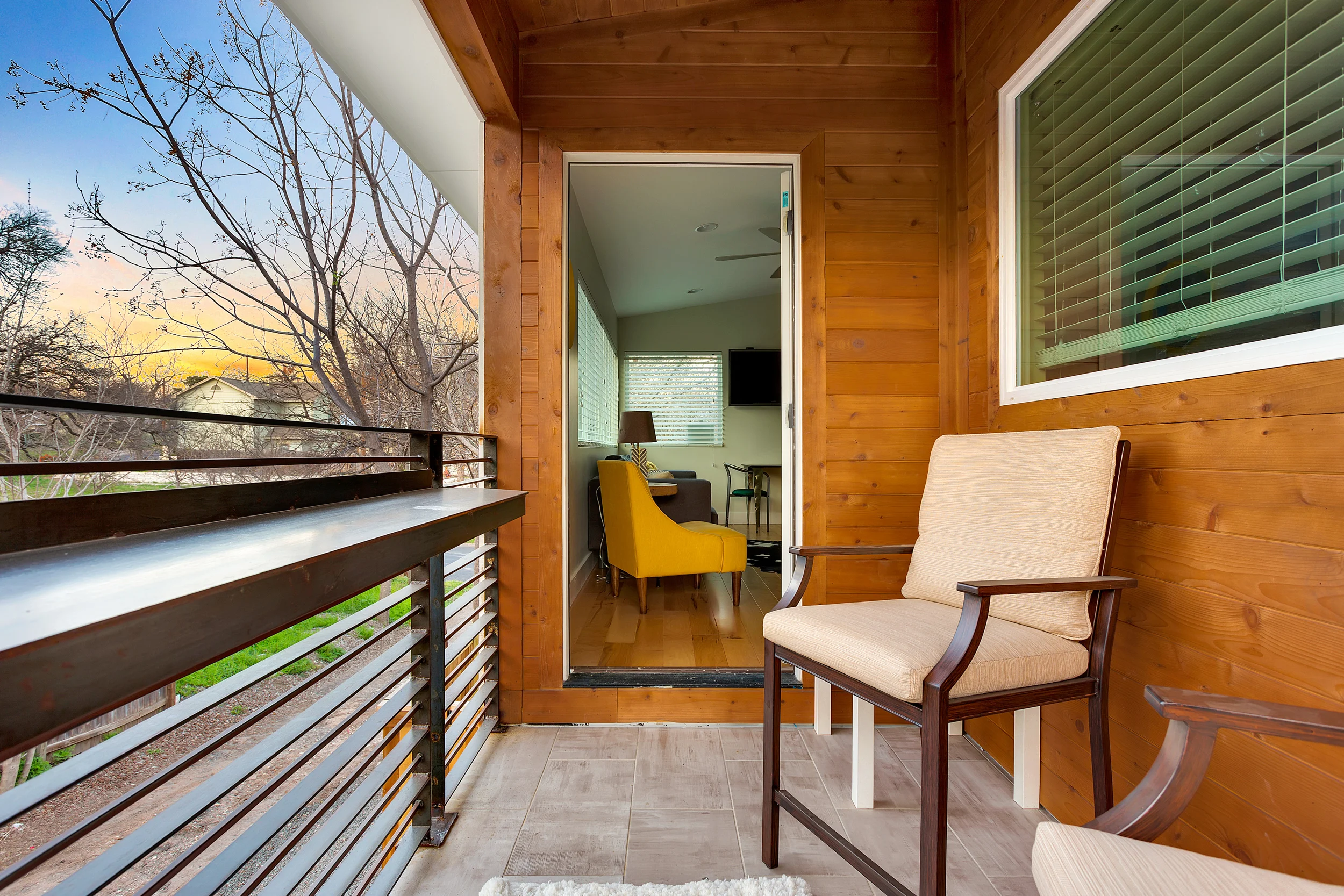 28_2206 East 9th Unit B.jpg