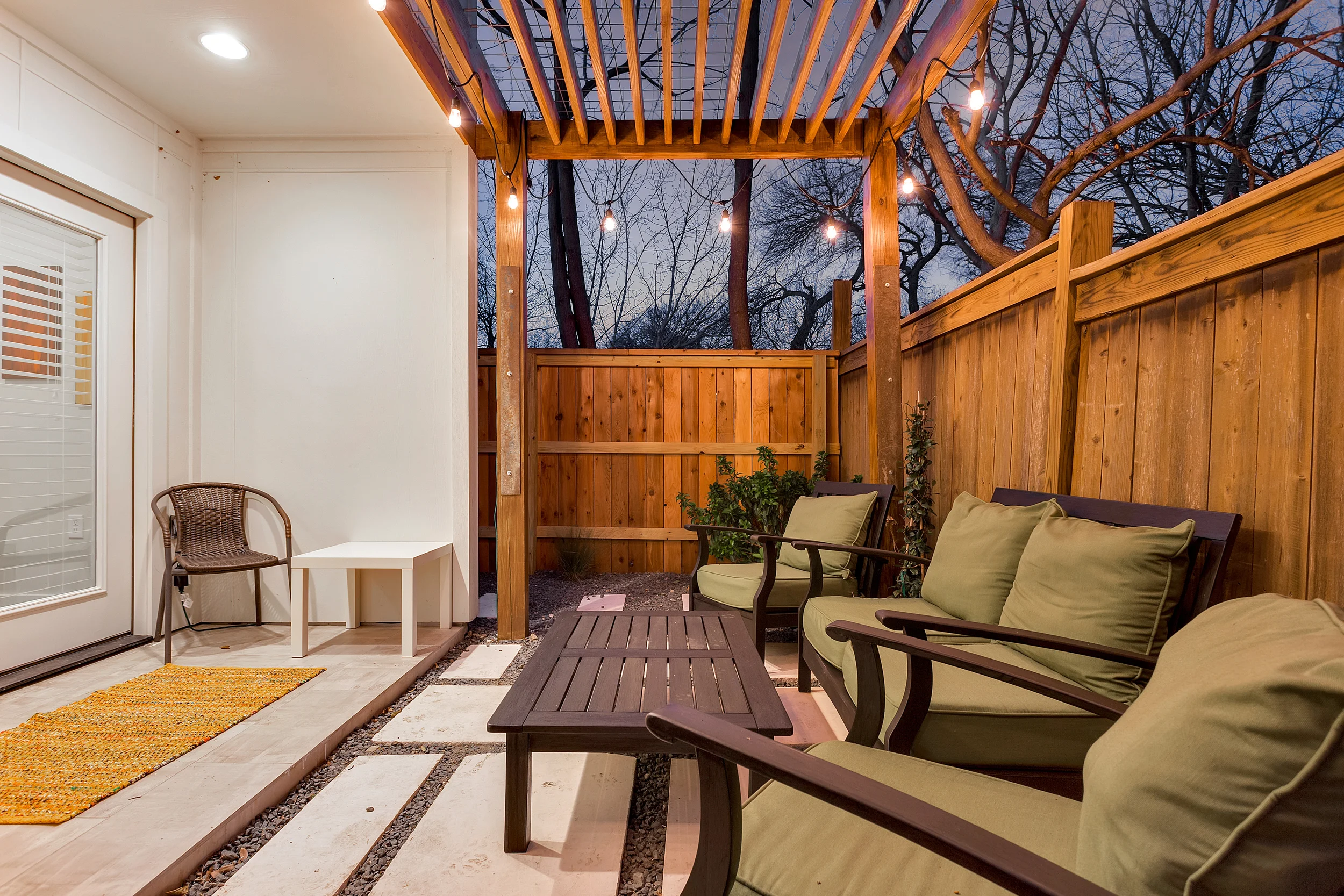 32_2206 East 9th Unit B.jpg
