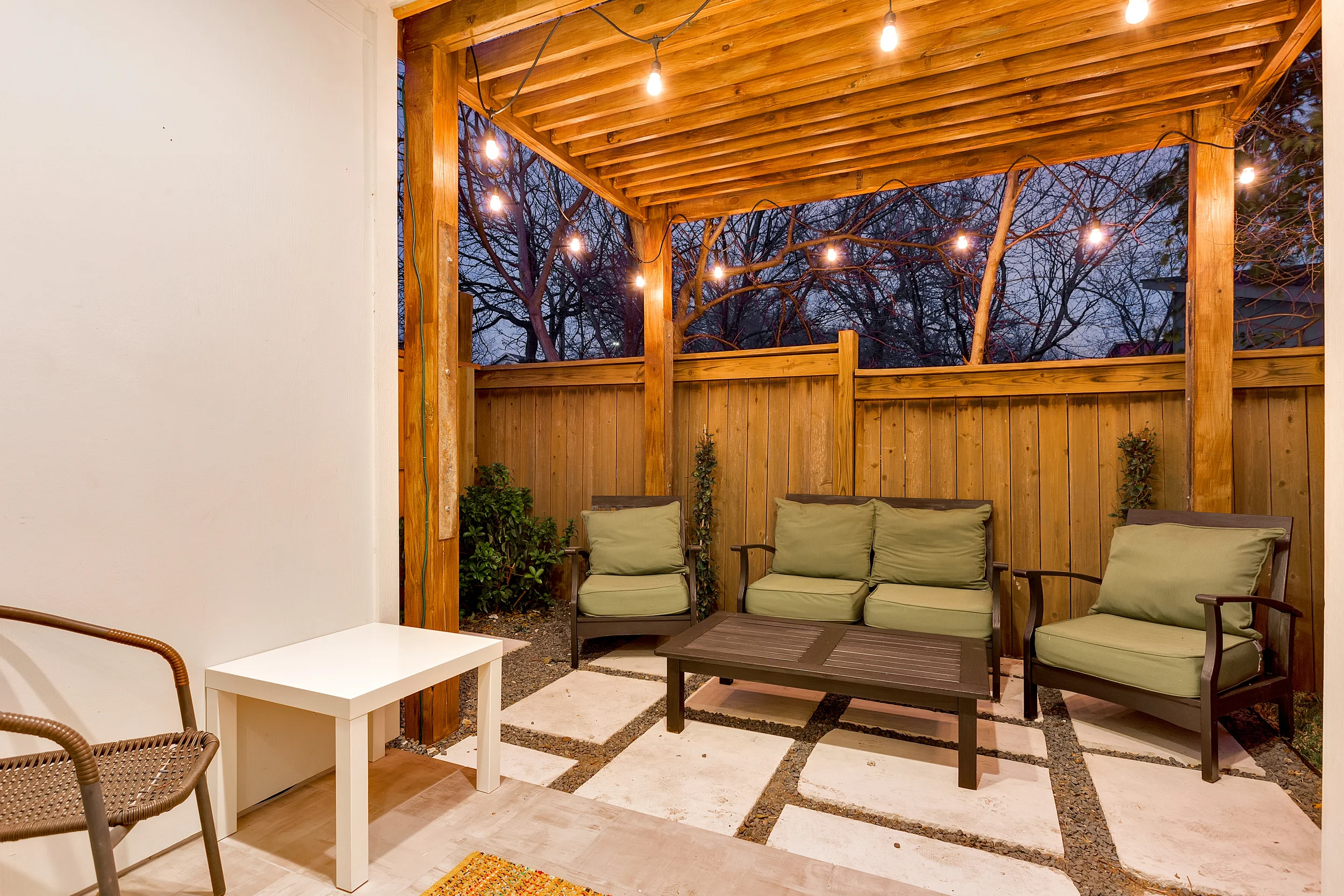 33_2206 East 9th Unit B.jpg