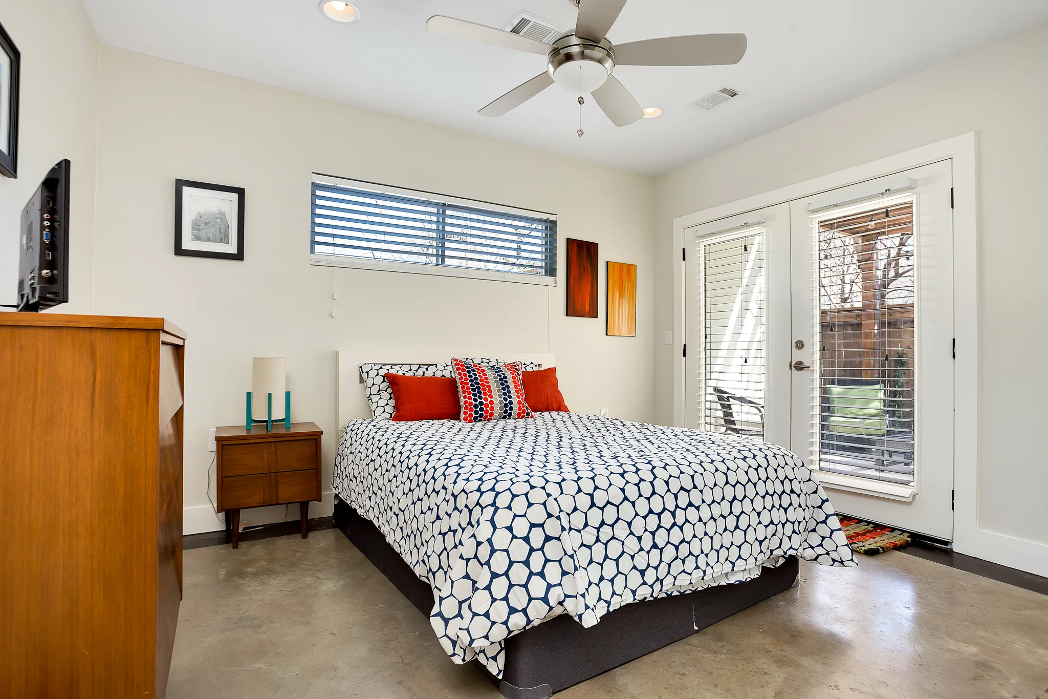 16_MLS_2206 East 9th Unit B.jpg