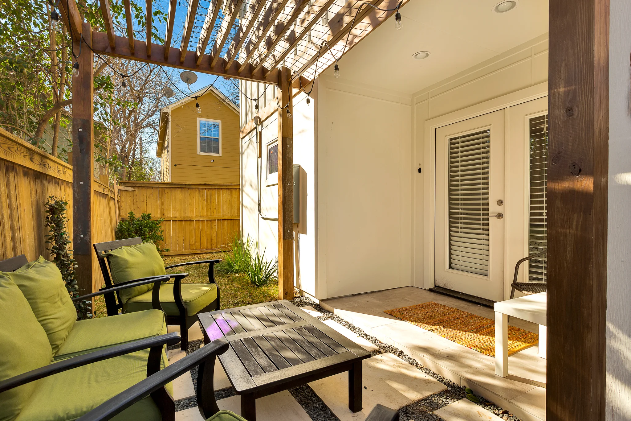 20_MLS_2206 East 9th Unit B.jpg
