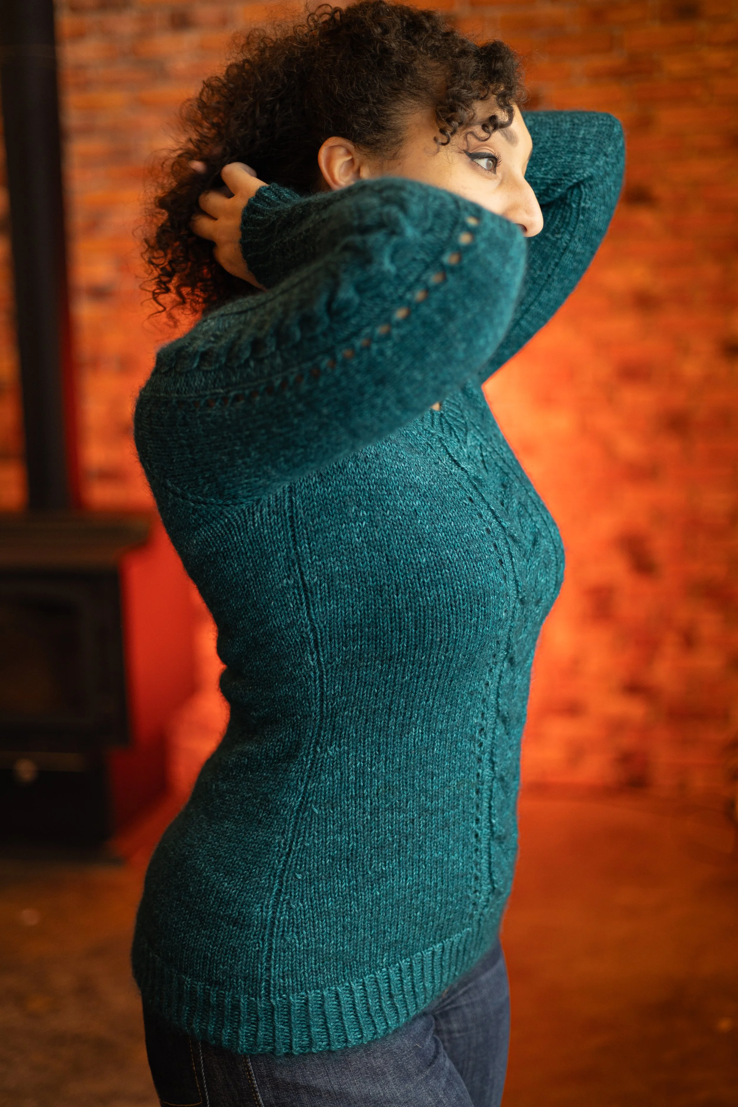 Meant to Vee is a thoughtfully designed cable knit sweater with excellent technique & finishing details: an alternating cable cast on, Italian bind offs, waist shaping, optional bust shaping, and more