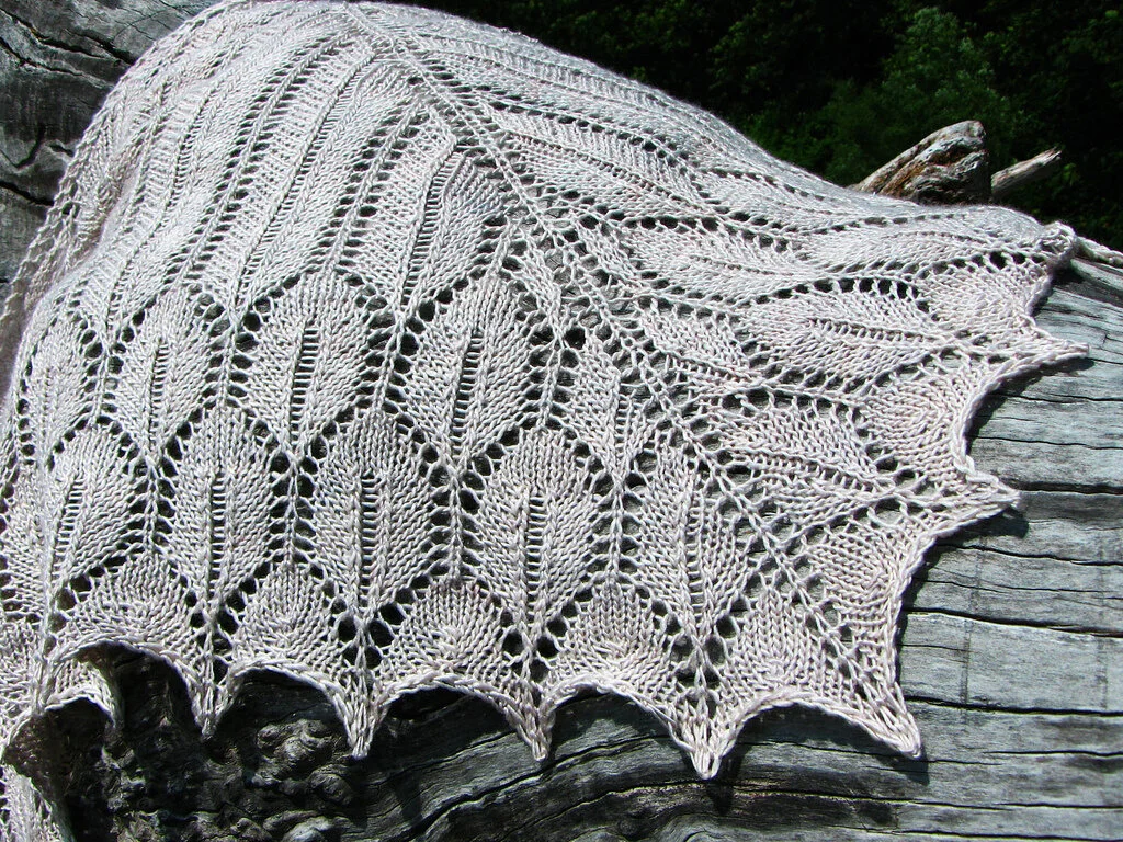 kaliope-triangular-lace-shawl-knitting-pattern-pearl-white.jpg
