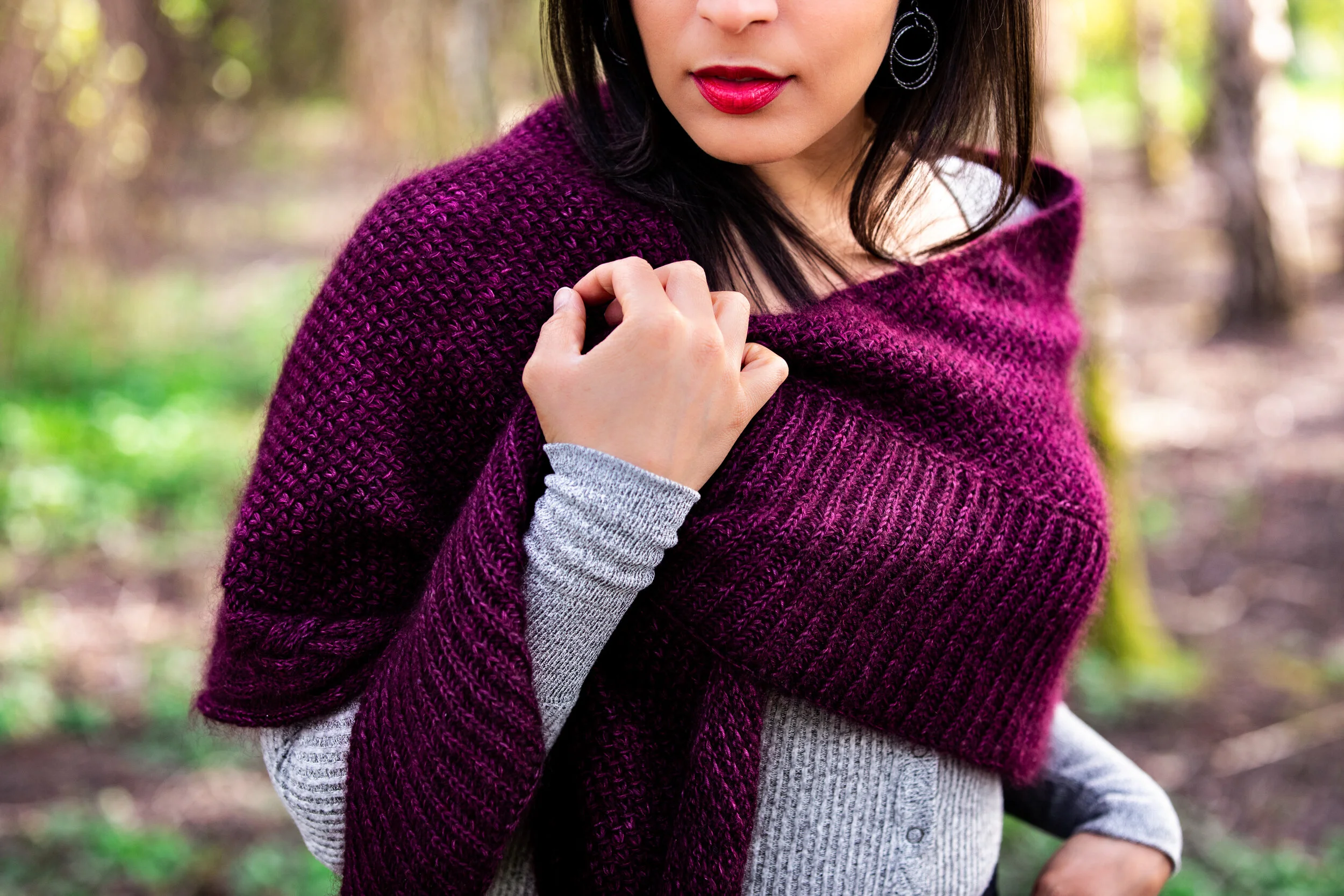 Detailed close-up of the lofty ribbed edge of the purple Indira Shawl, made with tucked, brioche-like stitches. A beautiful knitting project detailed in the PDF pattern from Vanessa Smith Designs.
