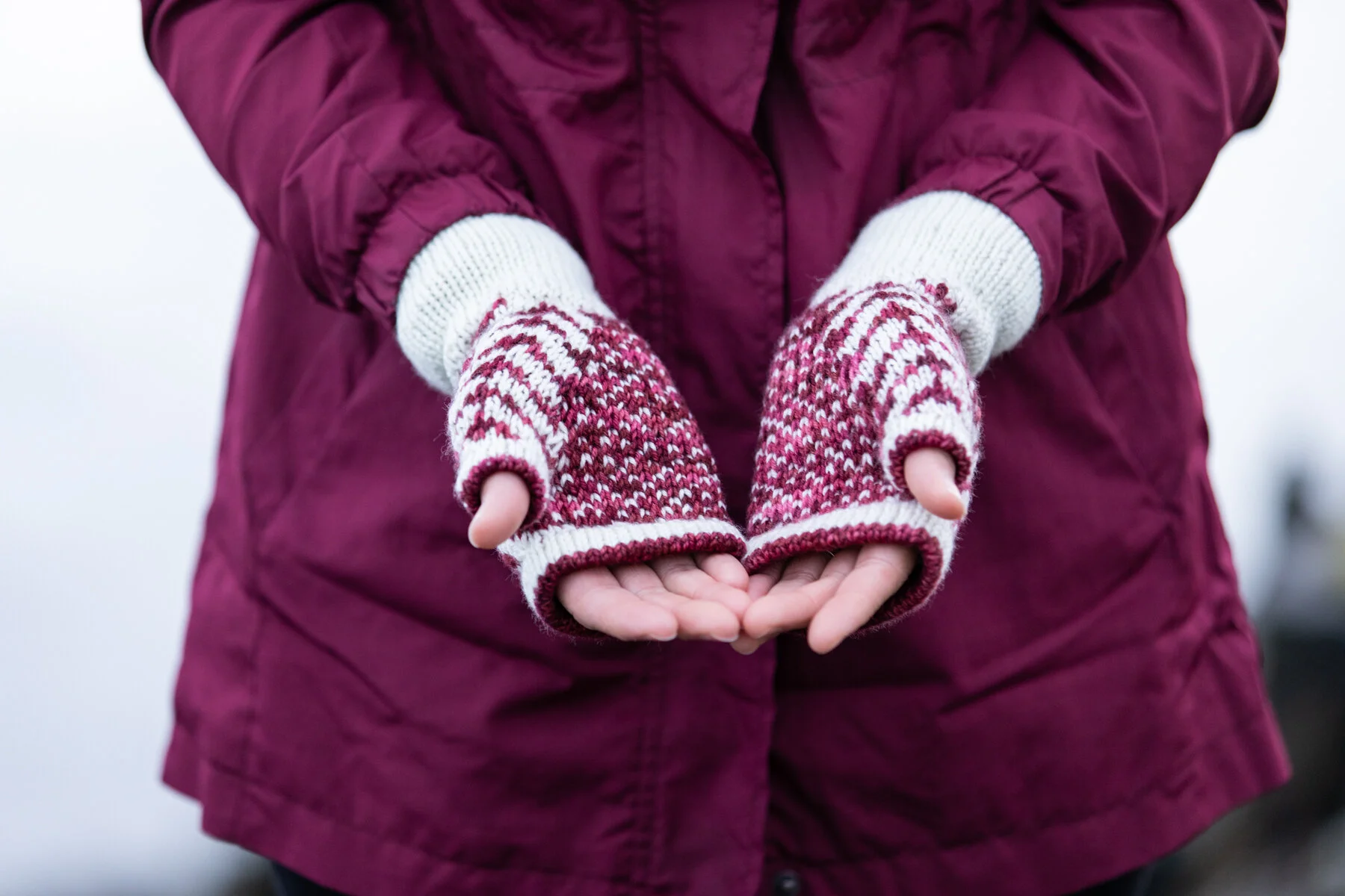 novemberist-fingerless-gloves-easy-fair-isle-knit-pattern-thumb-and-palm-detail.jpg