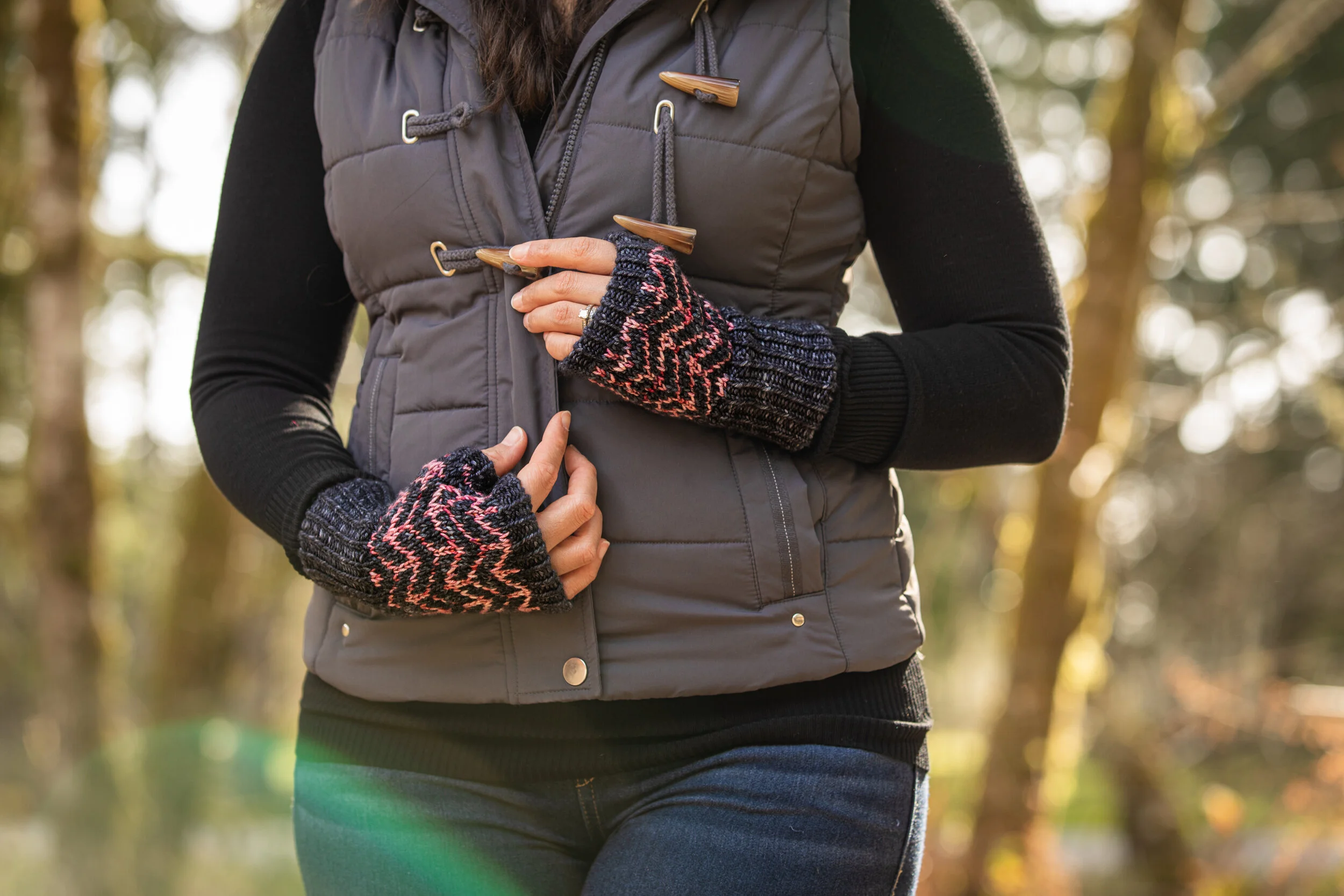 kestra-knitting-pattern-for-fingerless-handwarmers-with-doubled-cuffs-and-two-color-stranded-knitting-floats.jpg
