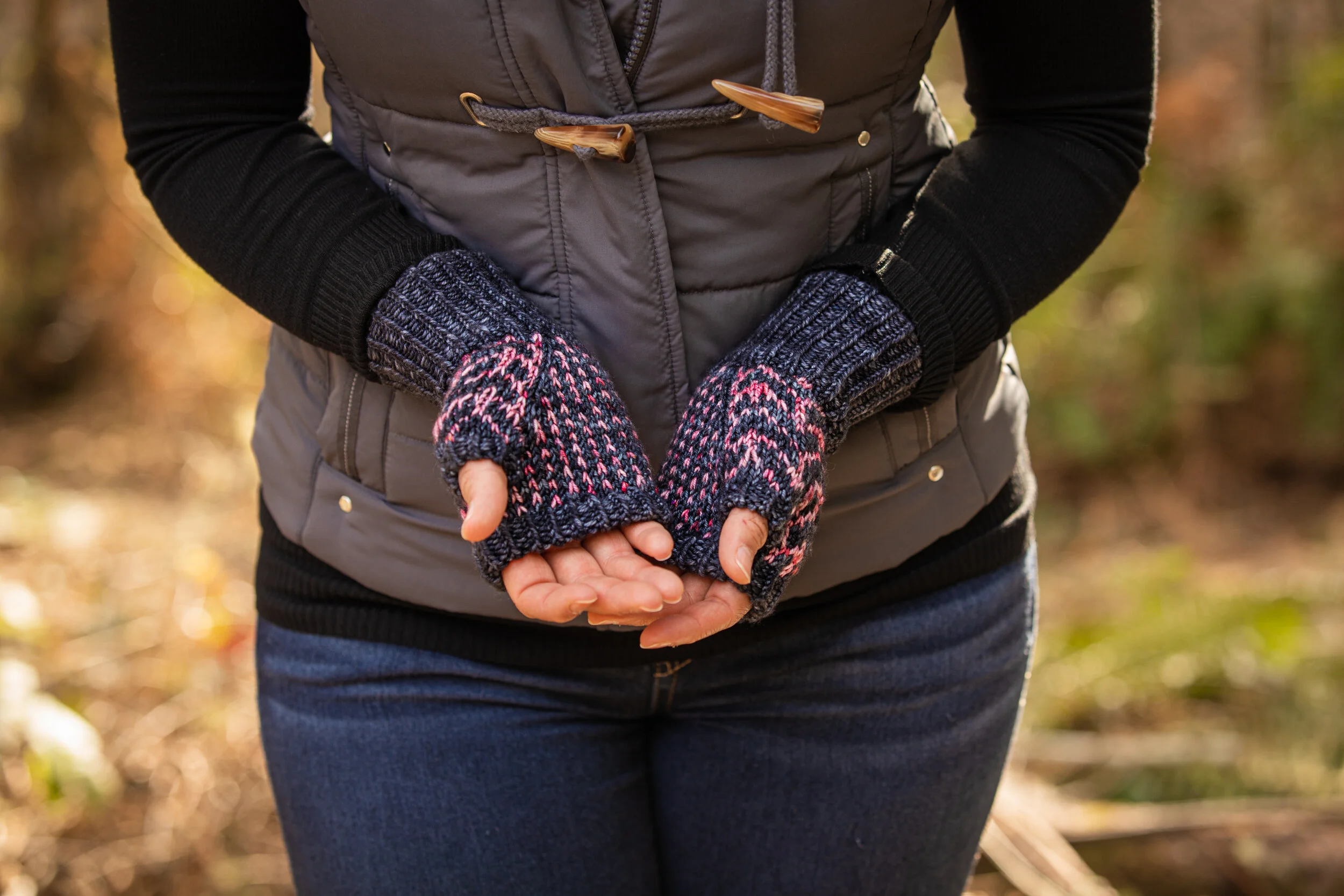 kestra-mitts-bold-geometric-chevron-and-speckled-colorwork-knit-fingerless-gloves-palm-and-thumb-gusset-detail.jpg