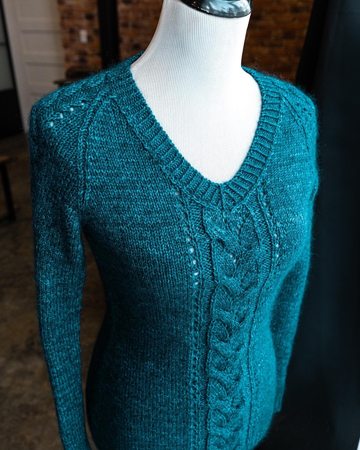 ✨ TEST KNITTING CALL ✨ I am looking for test knitters for a new, #sizeinclusive pullover pattern that features a classic V neckline, raglan shaping, and cable and lace details. It&rsquo;s knit from the bottom-up (don&rsquo;t scroll away! 😅) using ei