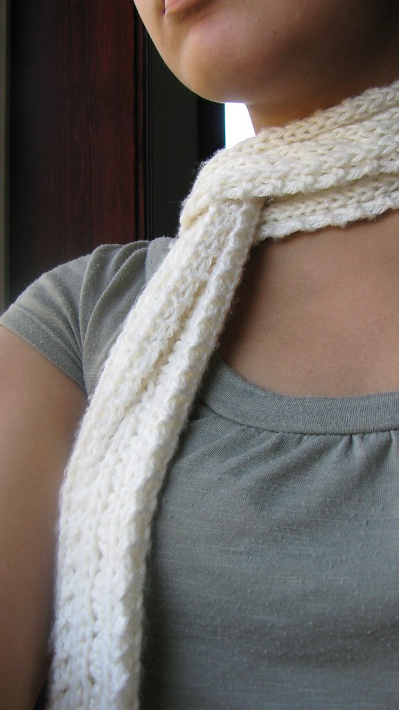 Vanessa Smith's free cabled mini scarf knitting pattern not only teaches you how to knit cables with clear instructions but also results in a cute, stylish handknit accessory for yourself or a friend.