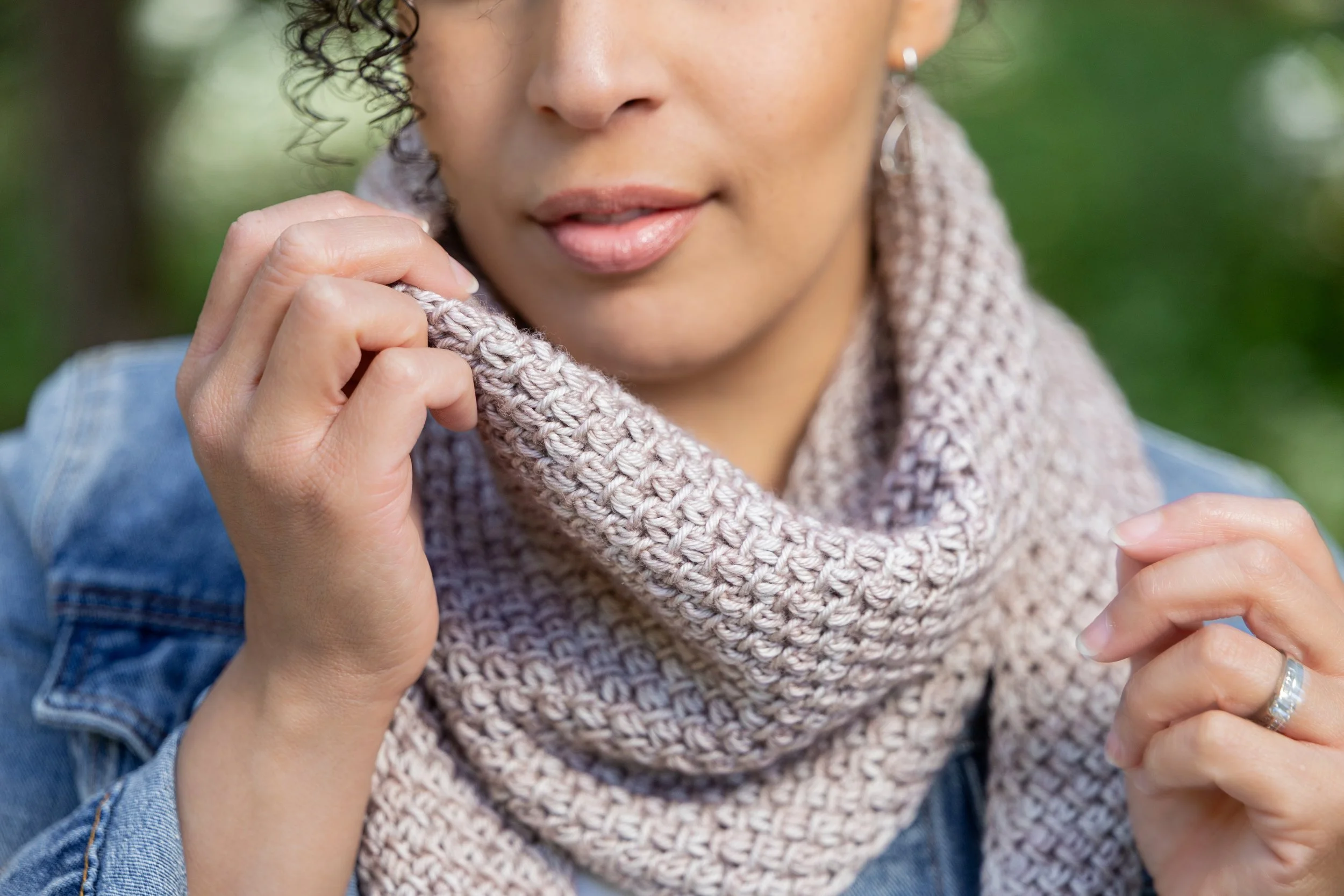 Detailed look at the beginner-friendly textured lace stitch used in the Tipping Point Scarf and the Nydia & Indira collections by knitting pattern designer Vanessa Smith. Looks great in any colorway.