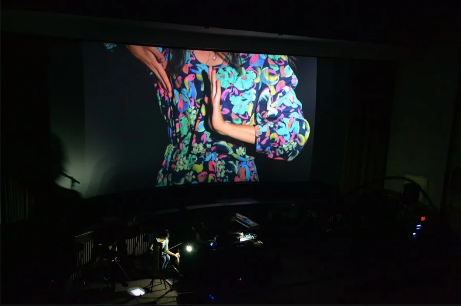 Siet Rae (on screen)