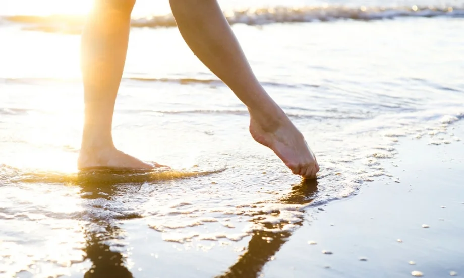 feet_sand_1_6_5121.jpg