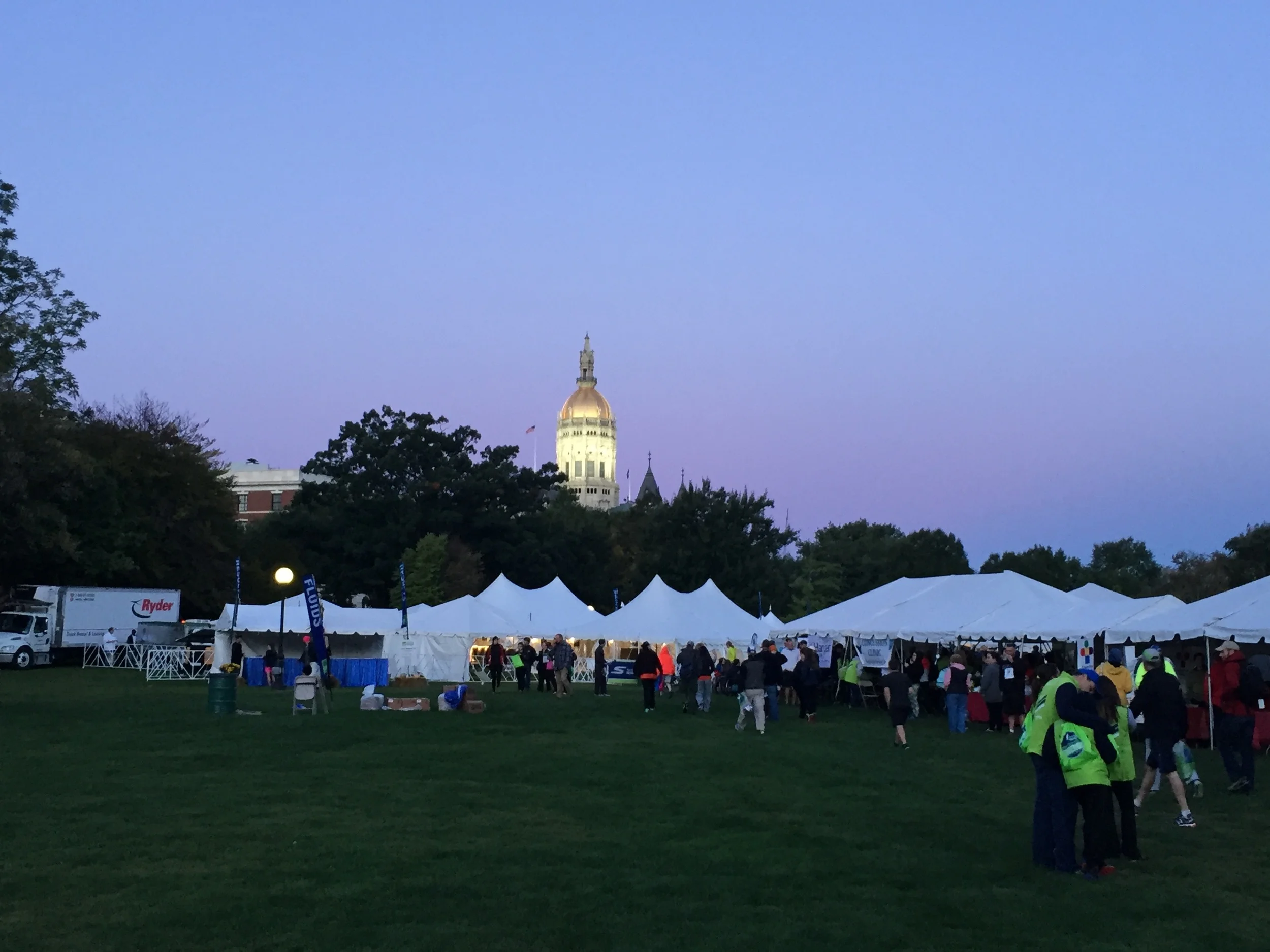 A gorgeous view of the capitol building a few hours before race start.
