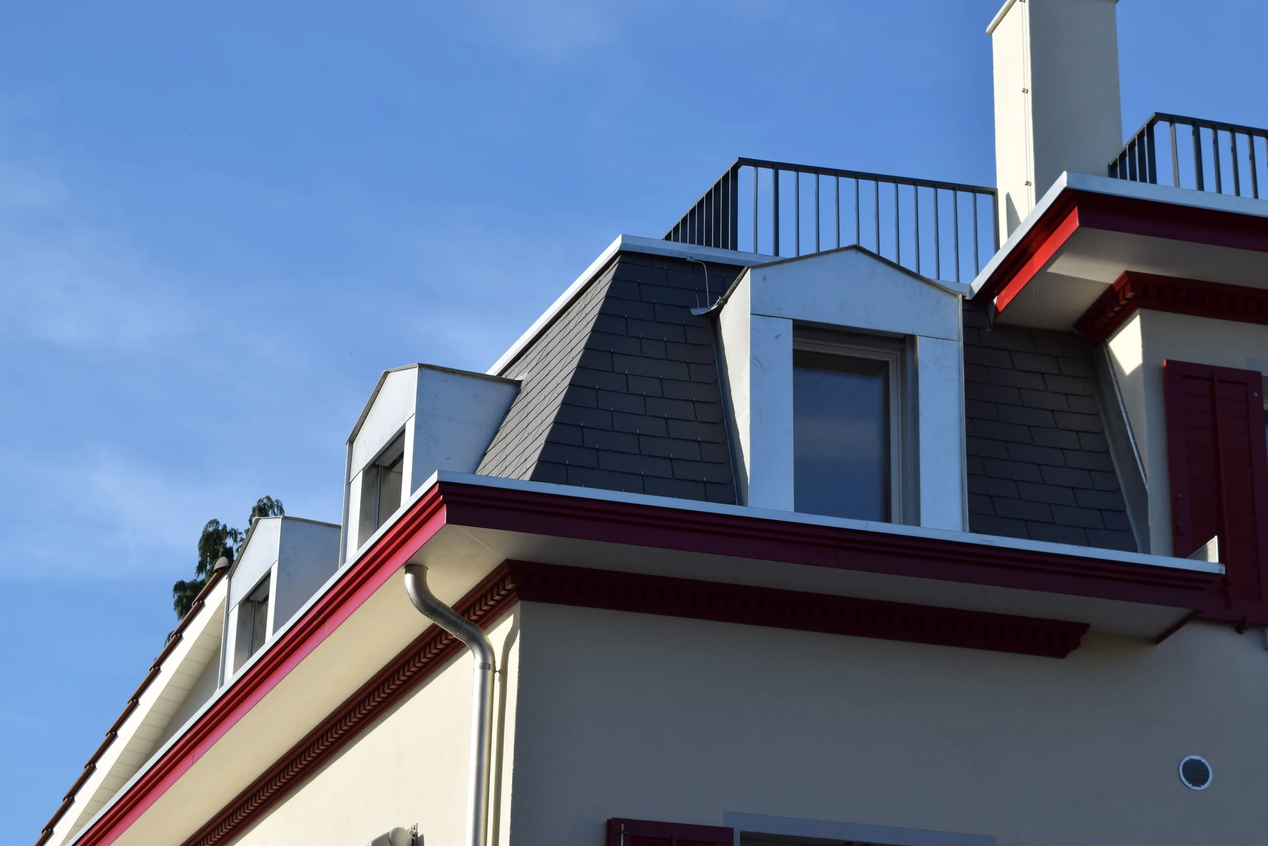  Ausgeführte Arbeitsgattungen:&nbsp;Spengler, Flachdach, Blitzschutz, Platten 