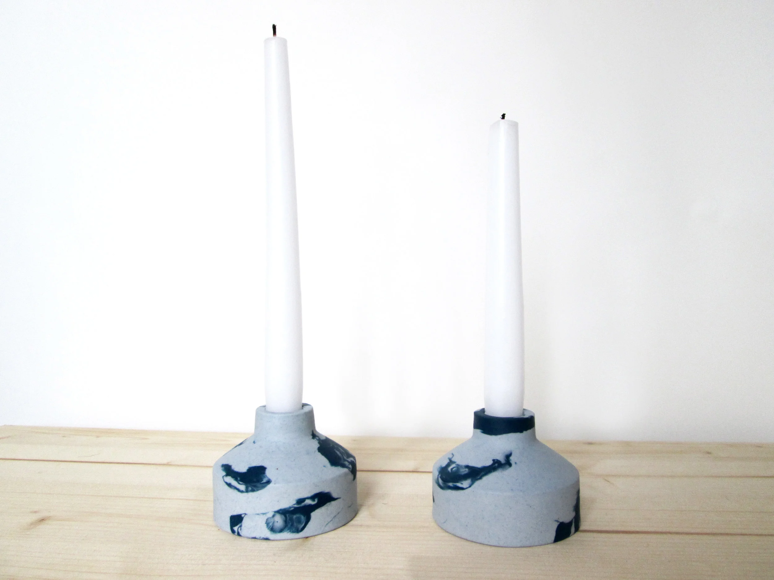  Aus eingefärbtem Porzellan 