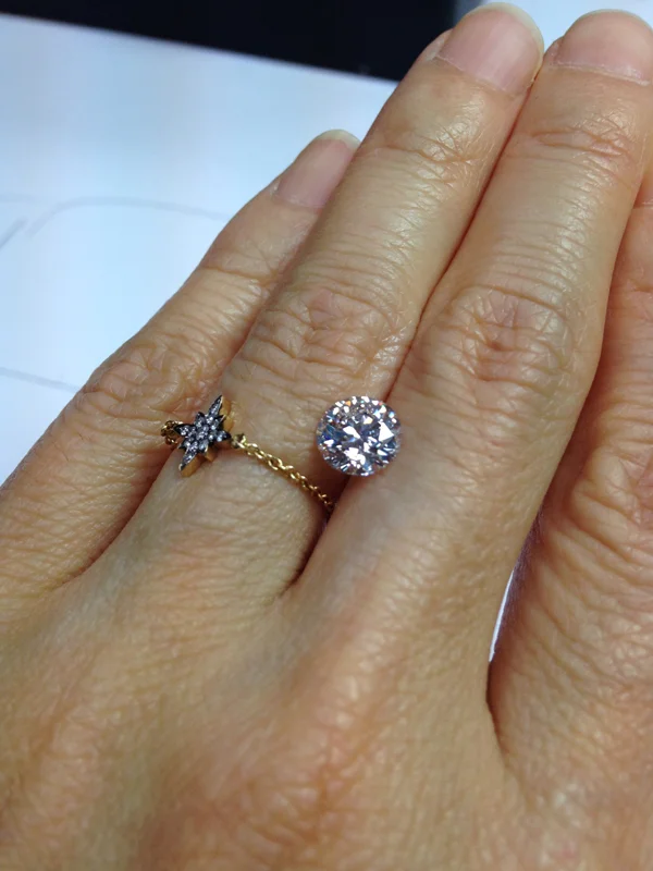 1.36 carat round brilliant cut diamond. ラウンドブリリアント。1.36カラットです