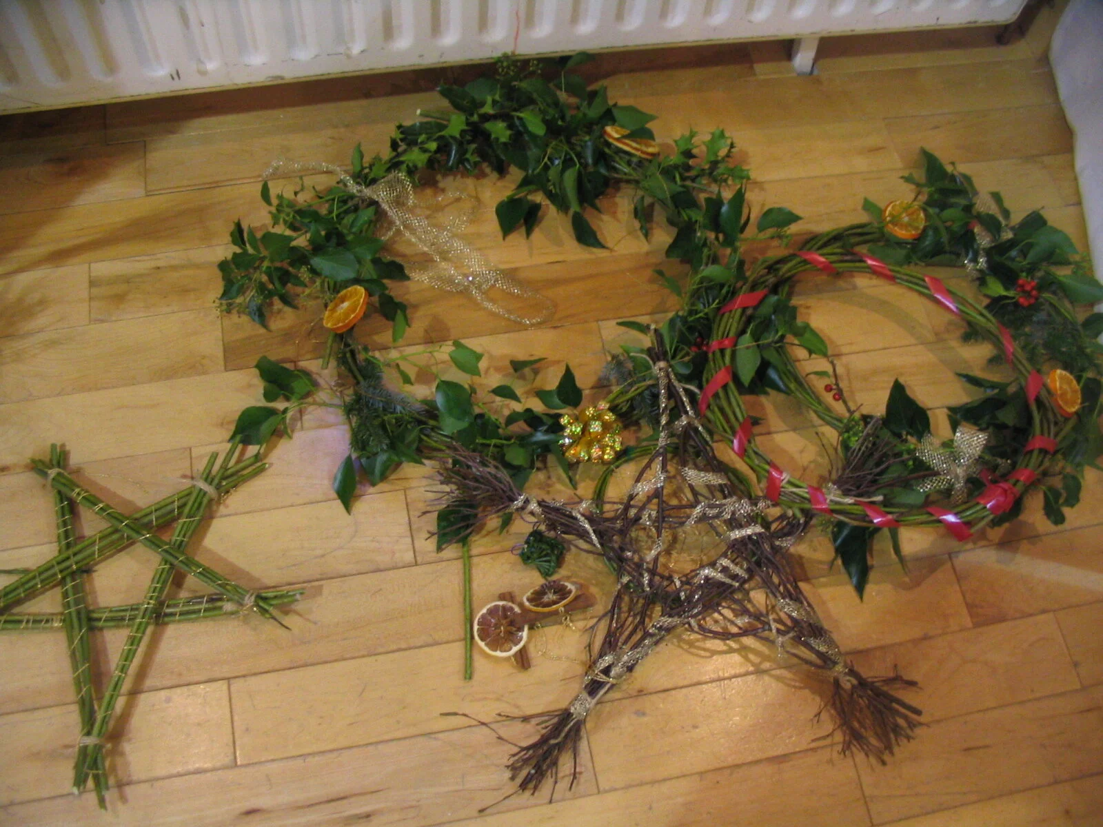 Winter decorations from the hedge
