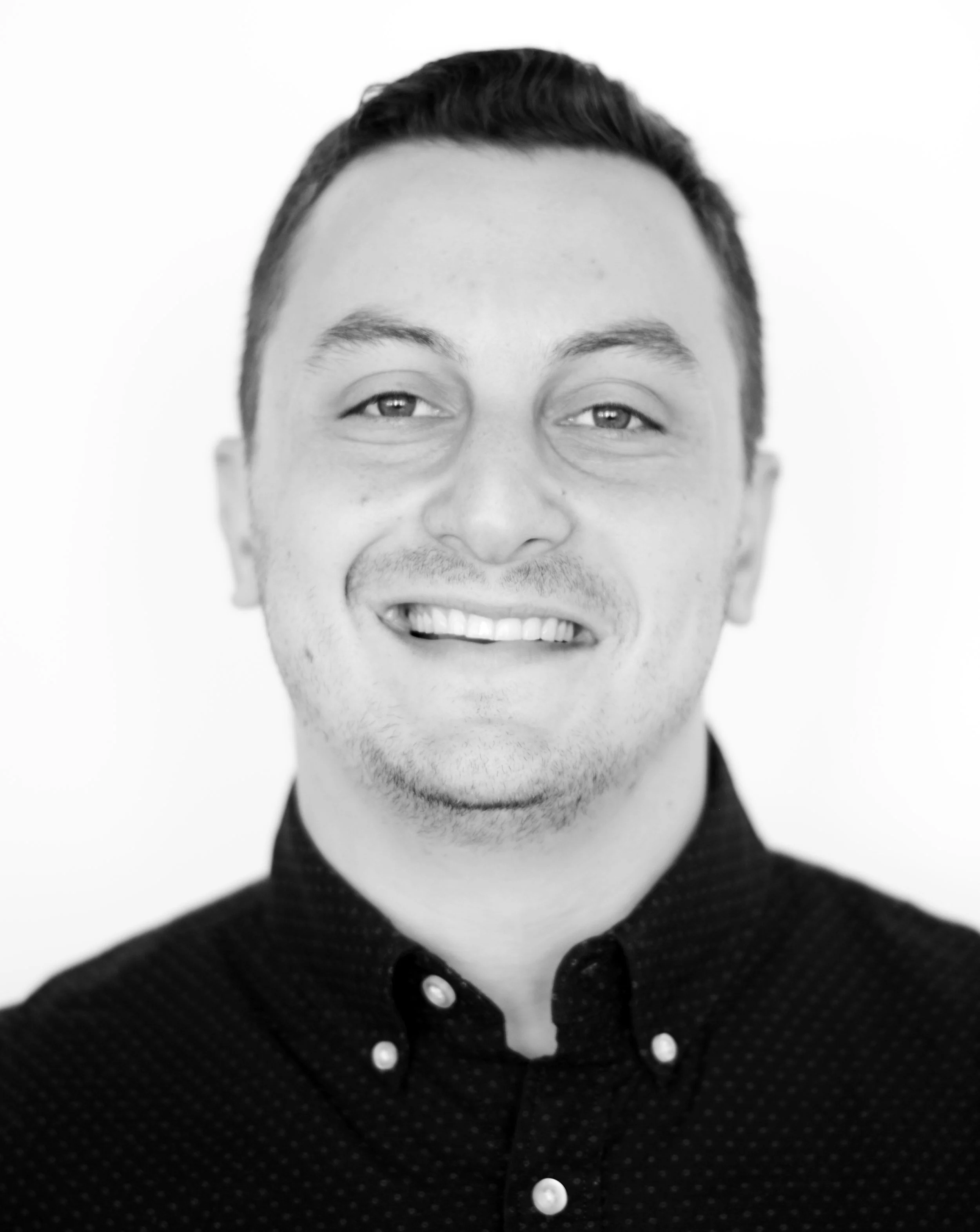 Jacob Phillips protrait BW website_cut2.jpg