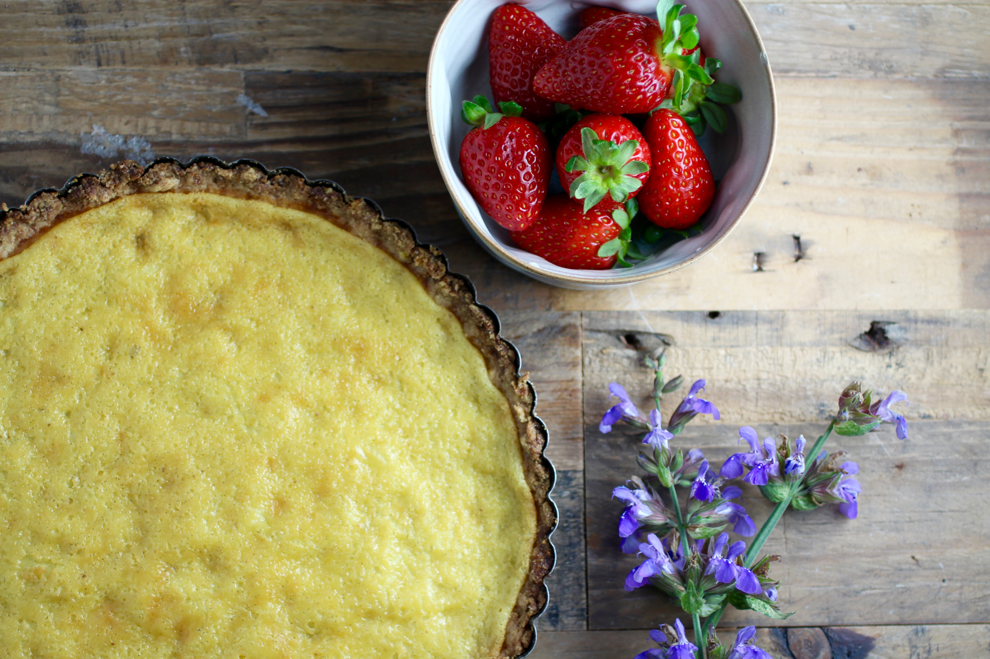 Mascarpone tart awaiting strawberry slices.