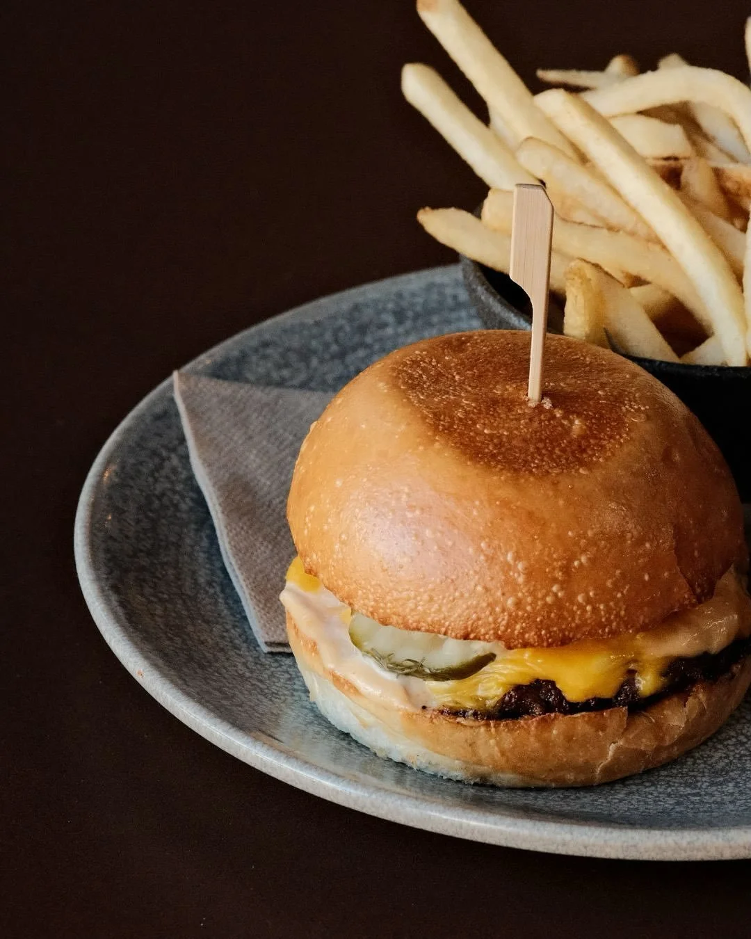 It&rsquo;s burger night once again! 🍔 
Can&rsquo;t wait to see you later for some juicy steamed hams and a tasty drop 

#cheapeatsmelbourne #victorianwine #supportlocal