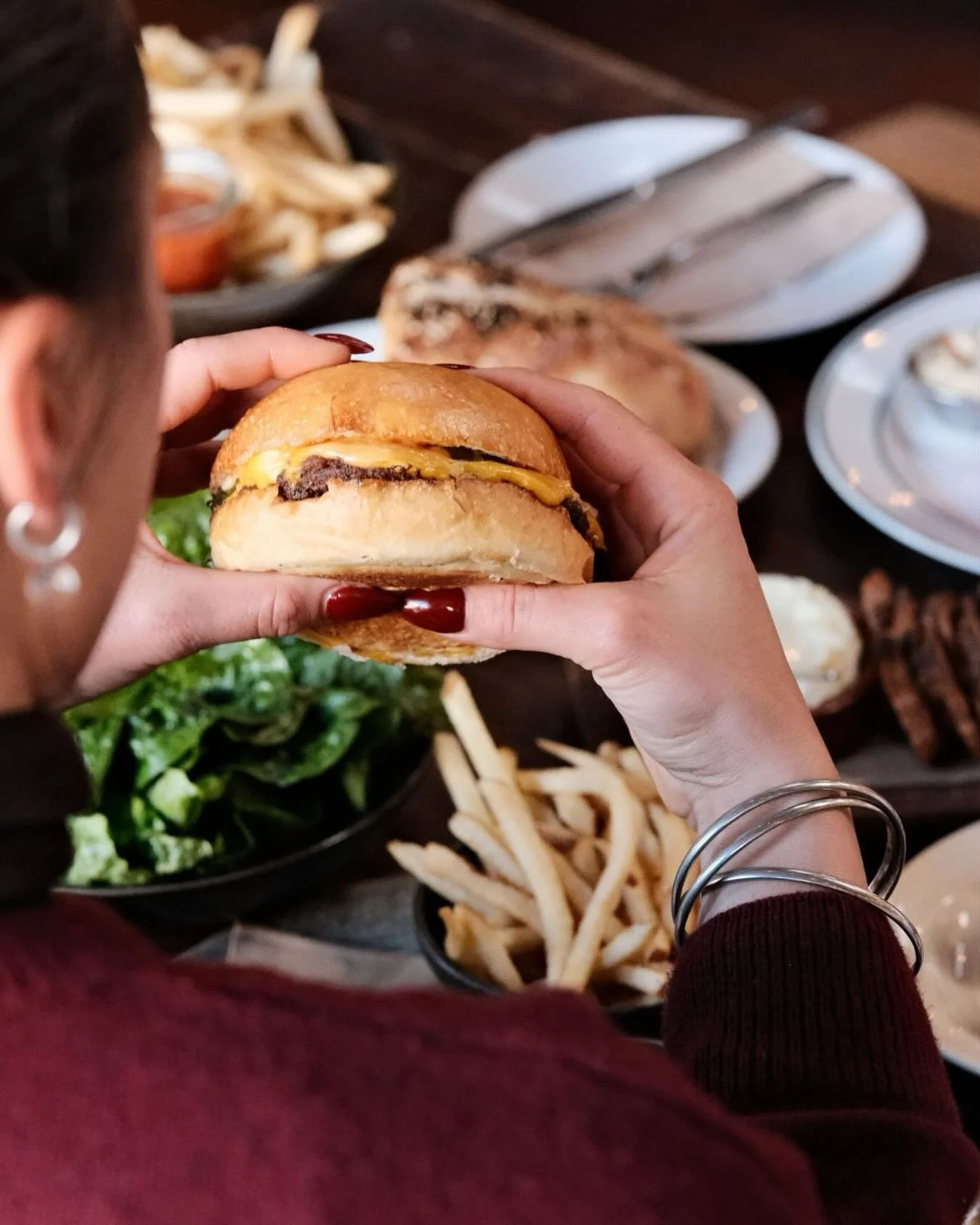 We&rsquo;re back again for another week and it&rsquo;s $20 burgers tonight and every Wednesday 🍔 

#cheapeatsmelbourne #urbanywinery #burgernight