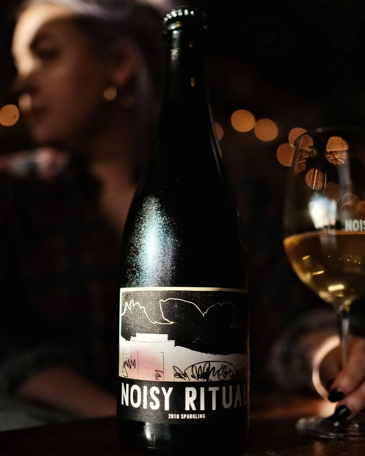 🍷 2018 sparkling chardy. Super duper limited amounts, and selling fast!

✨ Gentle sparkles reveal a full chardonnay in all its glory. Green apple giving way to crisp pear, and the most glorious mouthfeel this side of the Yarra. A really approachable