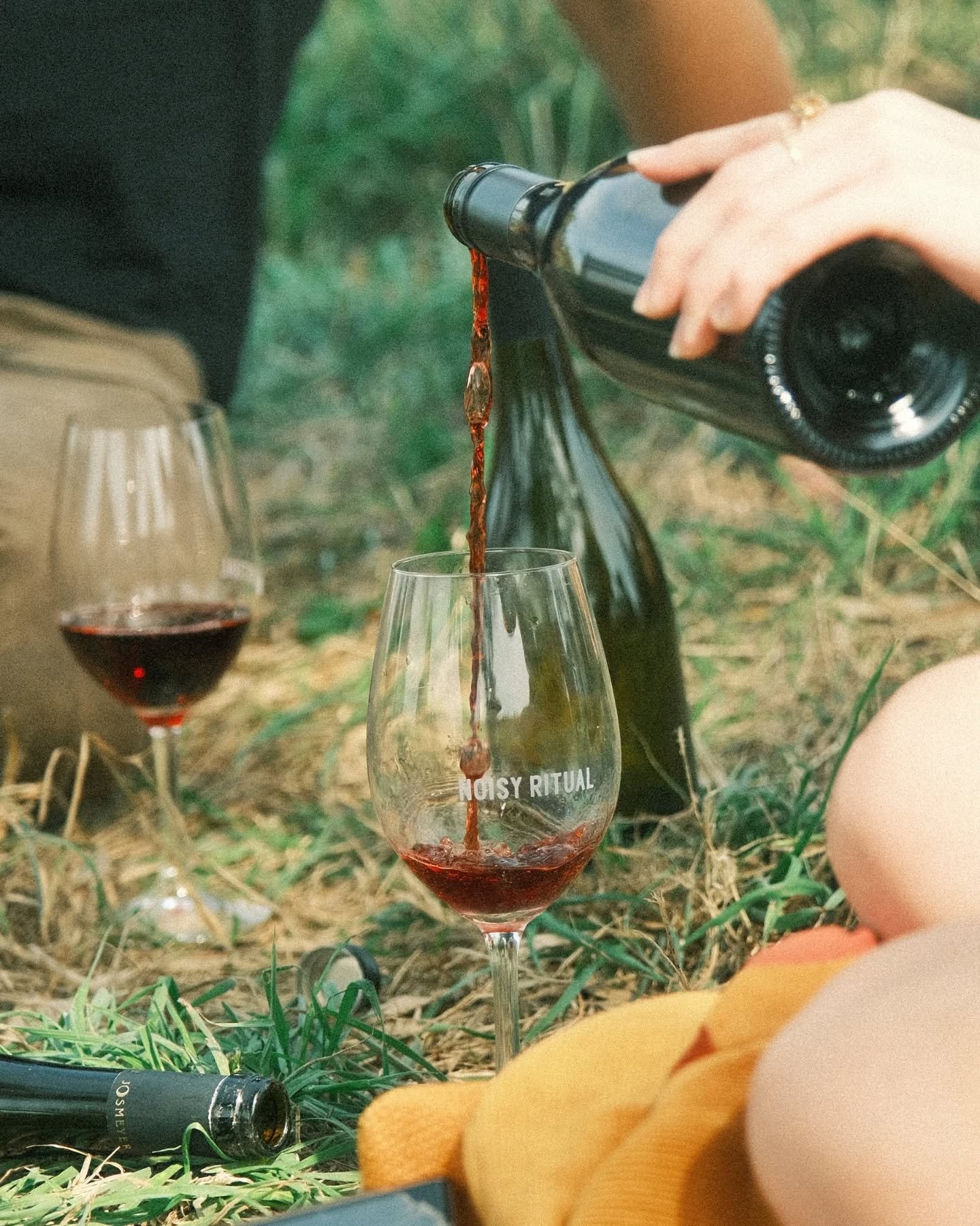🍷 Bloody missing that picnic weather right now, but worry not! We've got you some sunshine in a bottle.

This Tempranillo brings lashings of bright wild strawberry and dried fig on the nose, zippy flavours of cherry, blackberry and plums, with some 