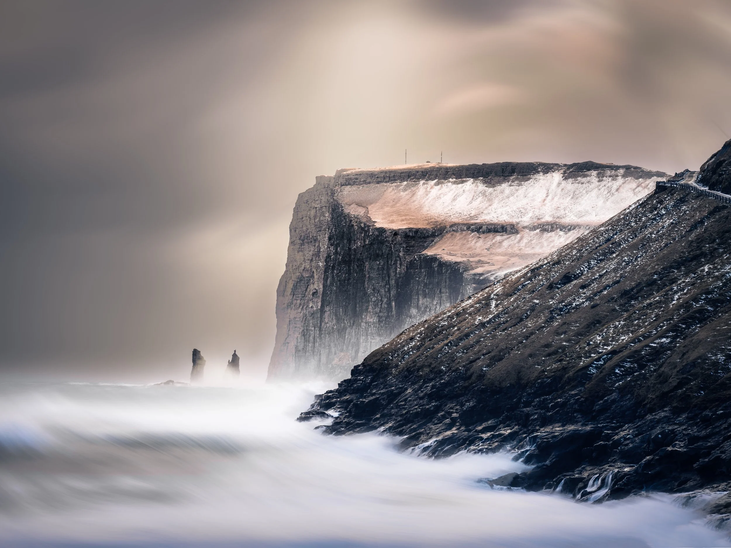 GOING NORTH | F&auml;r&ouml;er
SMALL GROUPS | GREAT MOMENTS | FOTOREISE

N&Auml;CHSTE F&Auml;R&Ouml;ER FOTOREISE ENDE OKTOBER 2026 !
In Zusammenarbeit mit @martinhuelle Fotografie

Still a lot of Wind, but look at this scenery&hellip;🌪️🌪️🌪️

WWW.S