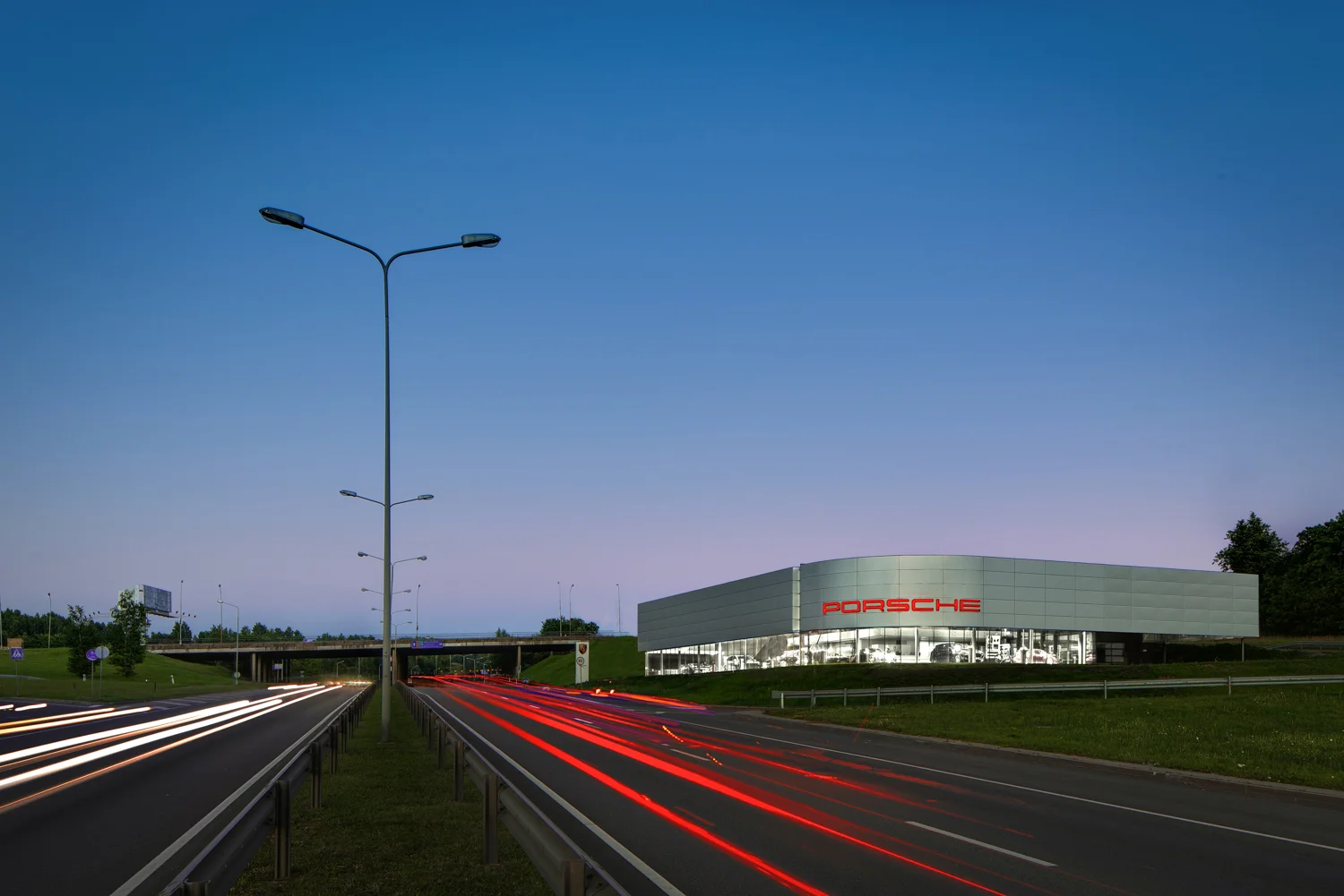 DOARCHITECTS Porshe showroom