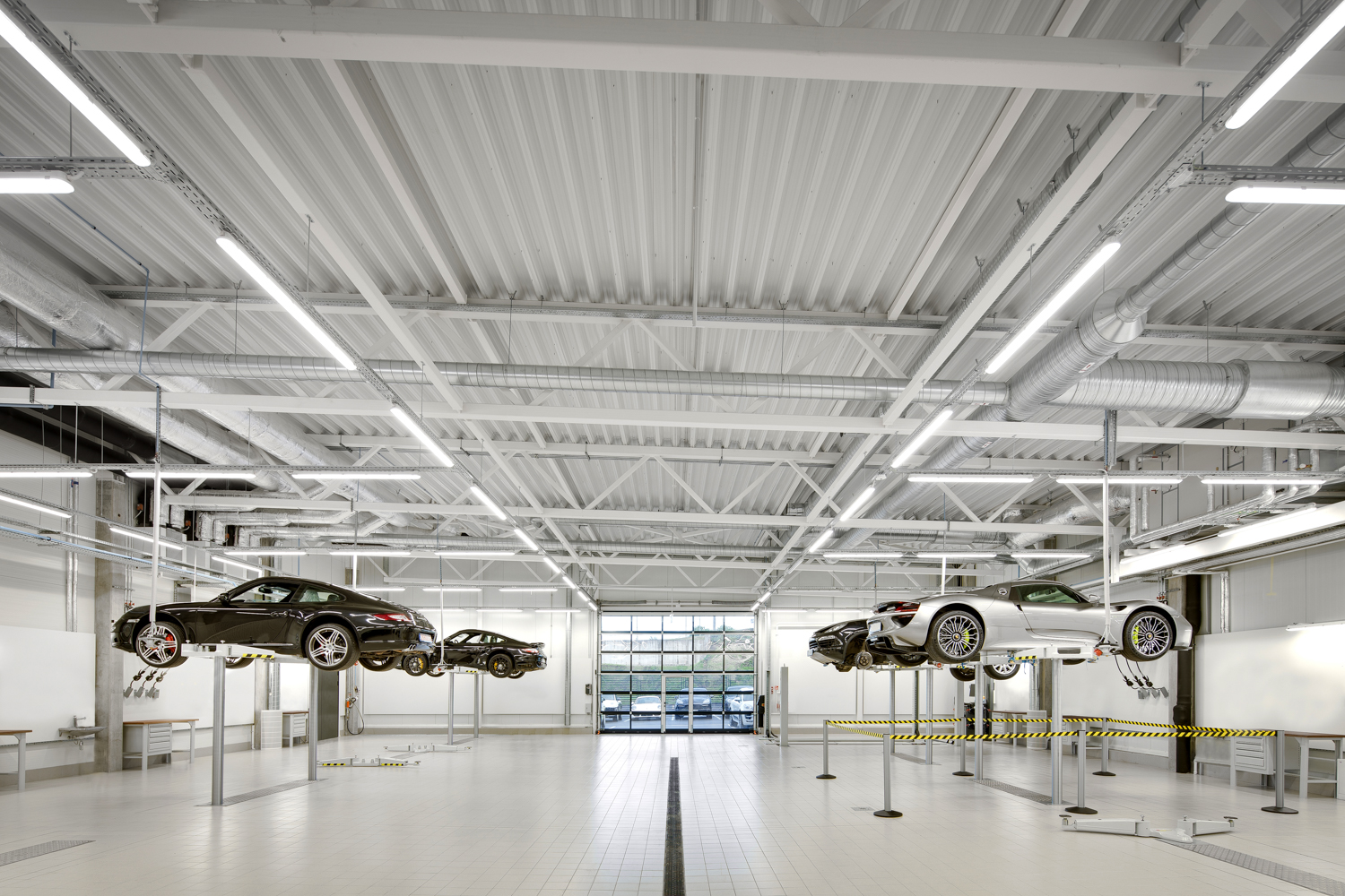 DOARCHITECTS Porshe showroom