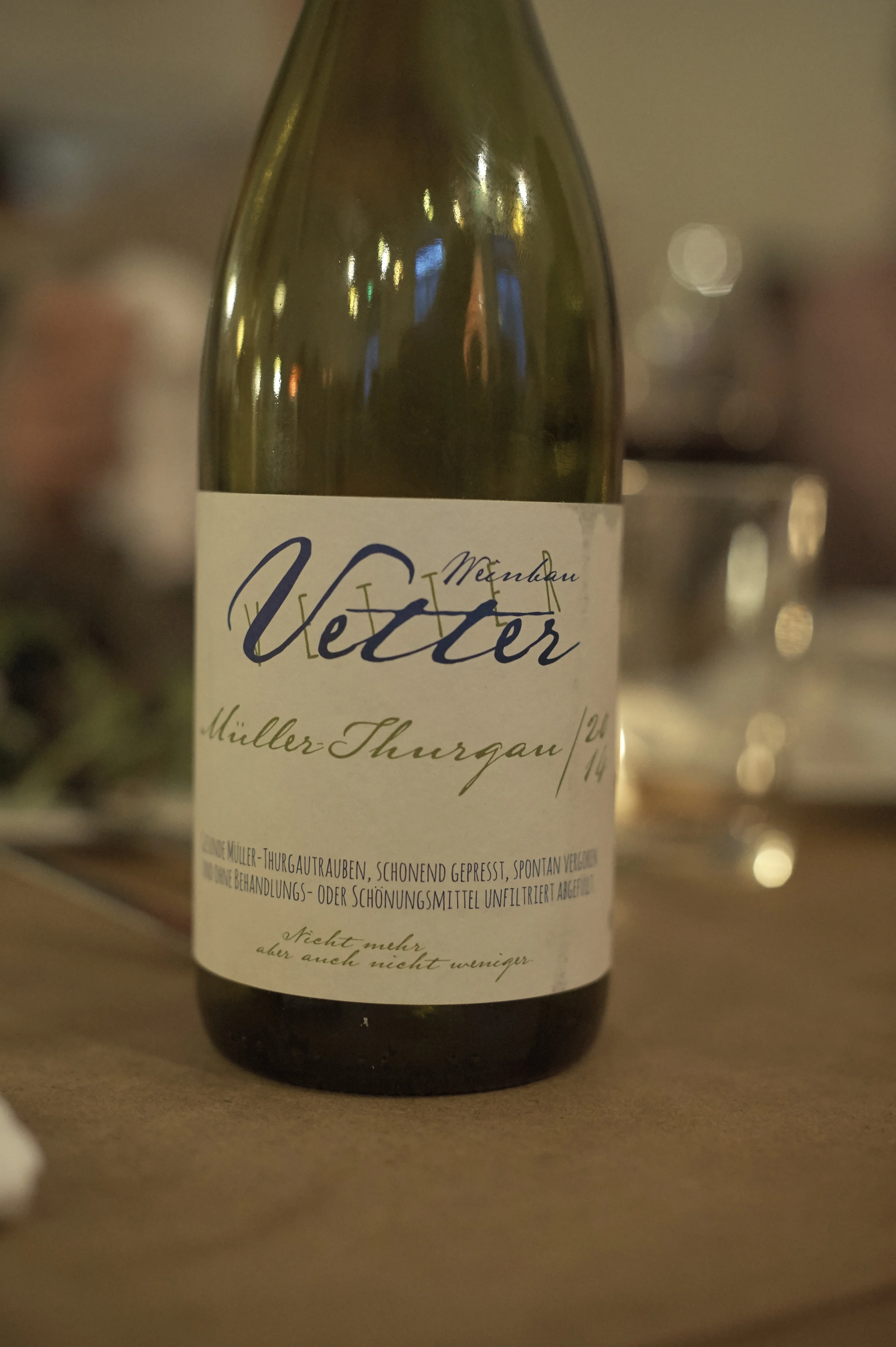 STEFAN VETTER, MÜLLER-THURGAU OHNE SO2 2014 FRANKEN H&V: «Obacht! Diese Flasche wird schneller leer sein als Dir lieb ist»