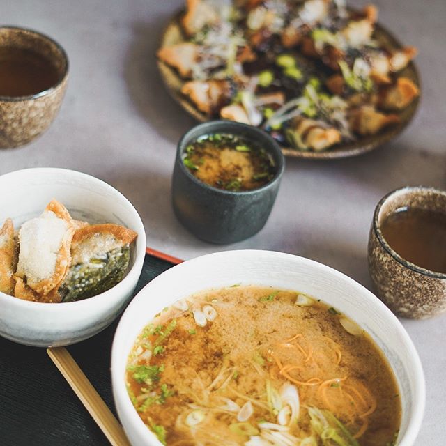 Hey miso-soup lovers, listen up: You'll never want to buy miso again once you've tasted your own. Join our upcoming workshop on October 27th to learn how it's done! .
.
.
.
.
.
Picture by Carina Baumgartner
.
#misolover #umami #hotsoup #diy #fermenta