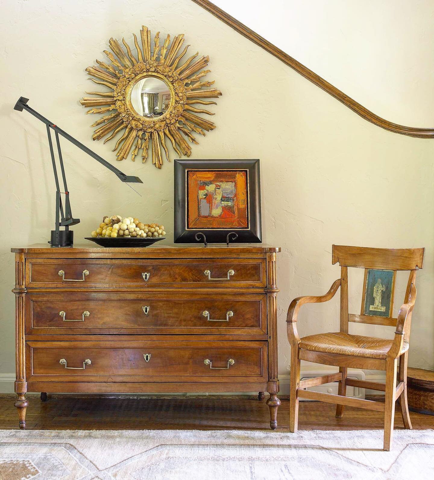 The Tizio Task Lamp is so classic that it&rsquo;s in the collections at both the @themuseumofmodernart and the @metmuseum. We love how its iconic industrial design shines next to an antique chest, starburst mirror and cluster of alabaster grapes. It&