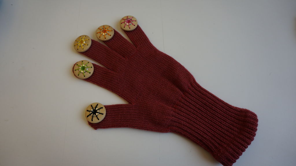 My thumb connected with “Ground (-)” and my 4 fingers connected with digital pins (+): Pin 5, 7, 9 and 10.