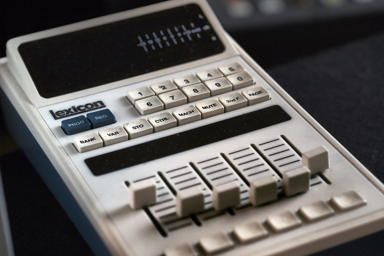 Plenty of vintage gear was used to create the samples and process them: - Roland TR808, TR505 - Simmons Clap Trap, SDS5, Linn LM-1 - Lexicon 224, API 550B, Urei 1178