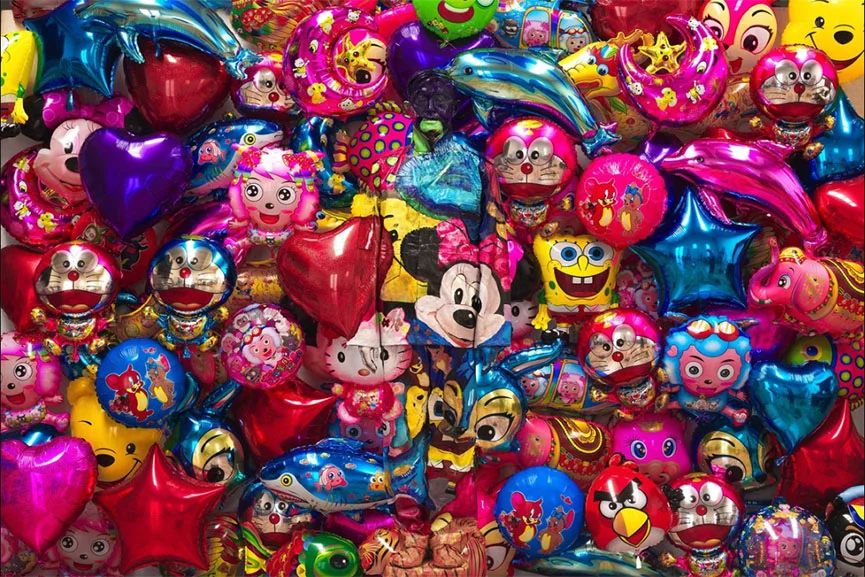 Liu-Bolin-Hiding-In-The-City-Balloon-2012.jpg