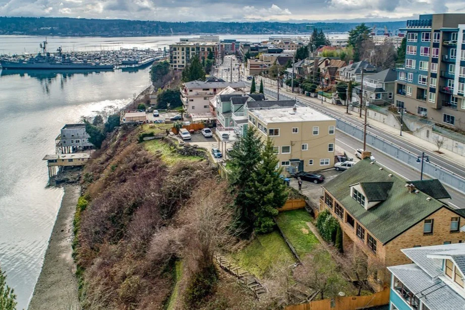 Sinclair Inlet Waterfront 4 Beds, 1.75 Baths, 3,926sf | Sold at $530,000 Represented Seller