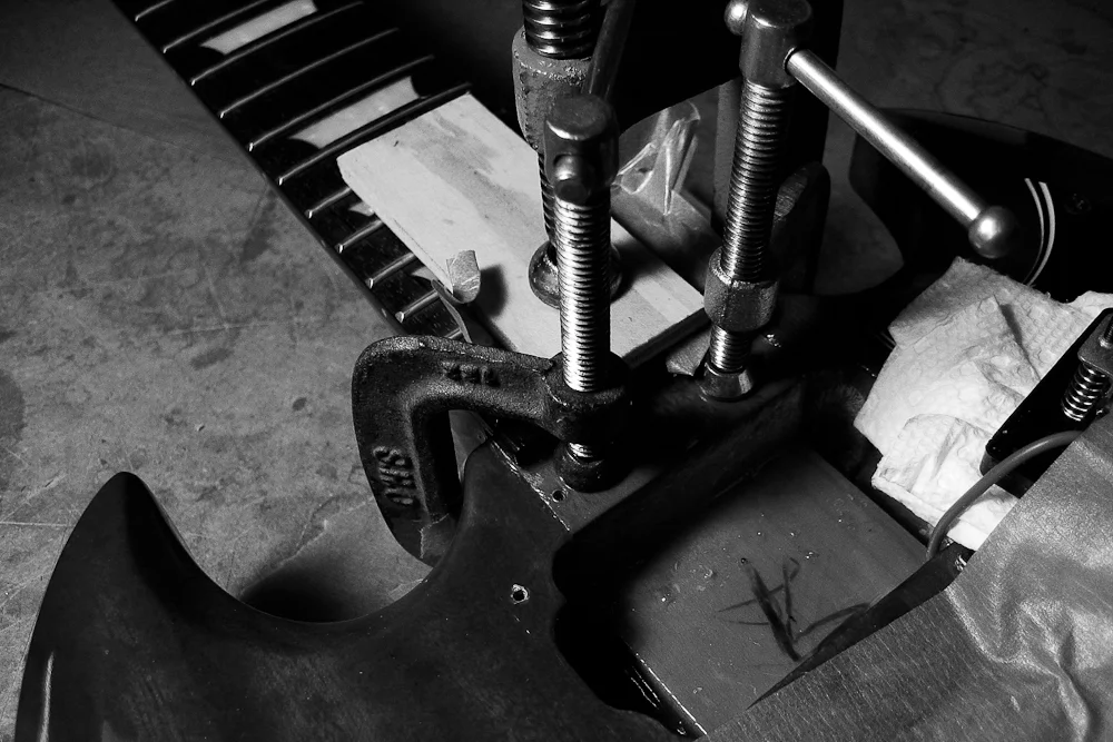 Neck clamped to body