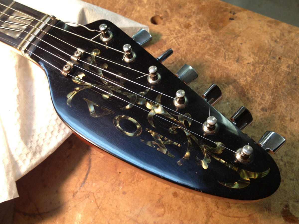 Vox headstock, with a “zero” fret.