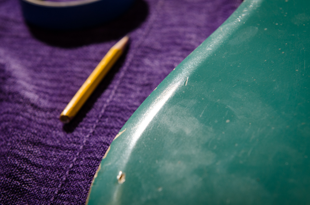 I use the bevel as my reference point to trace the outside of the lefty guard on the previous photo.