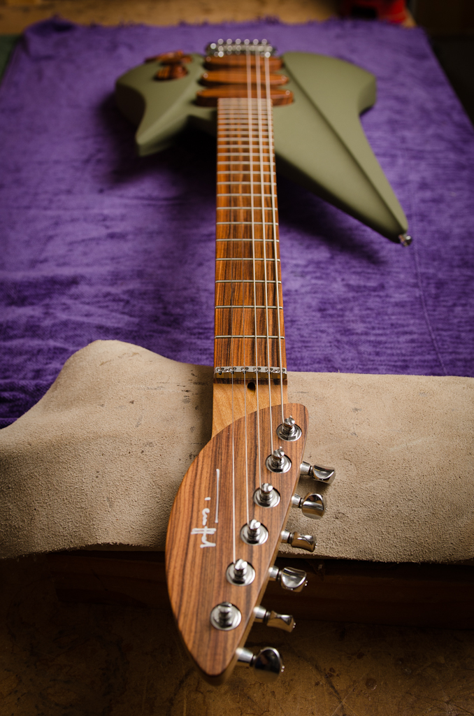 Six-in-line headstock with a ball bearing “roller” nut.