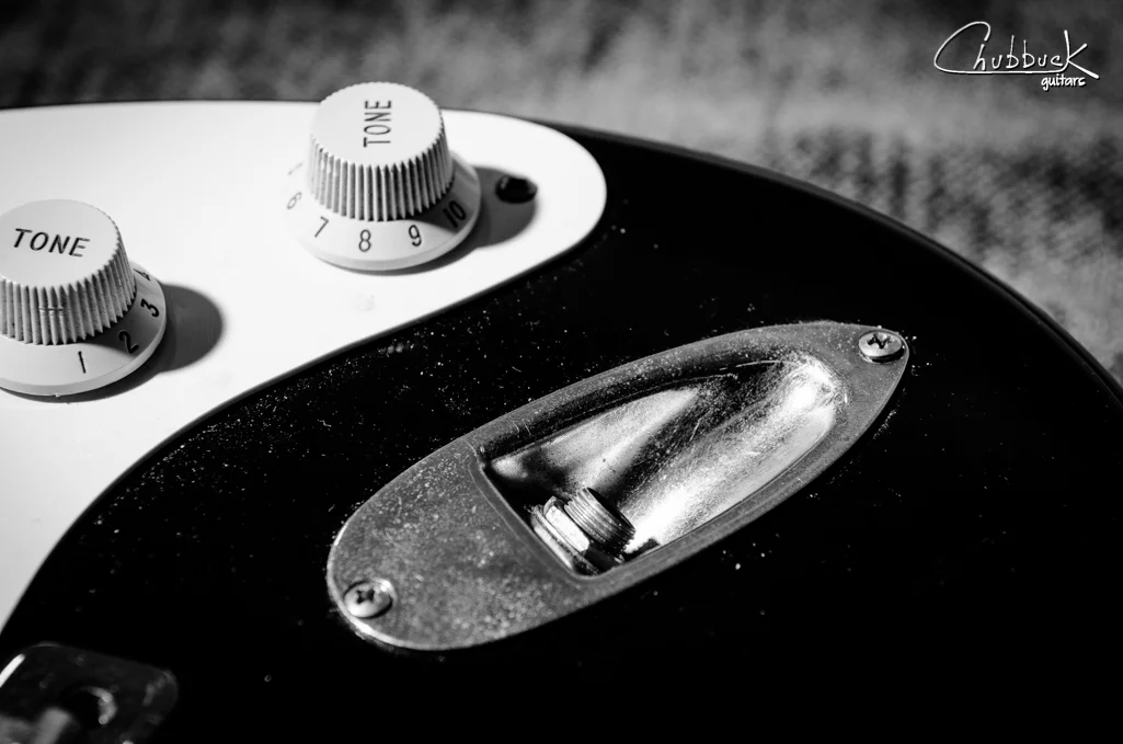 Loose output jack plate. Note the right screw is floating and cannot be tightened.